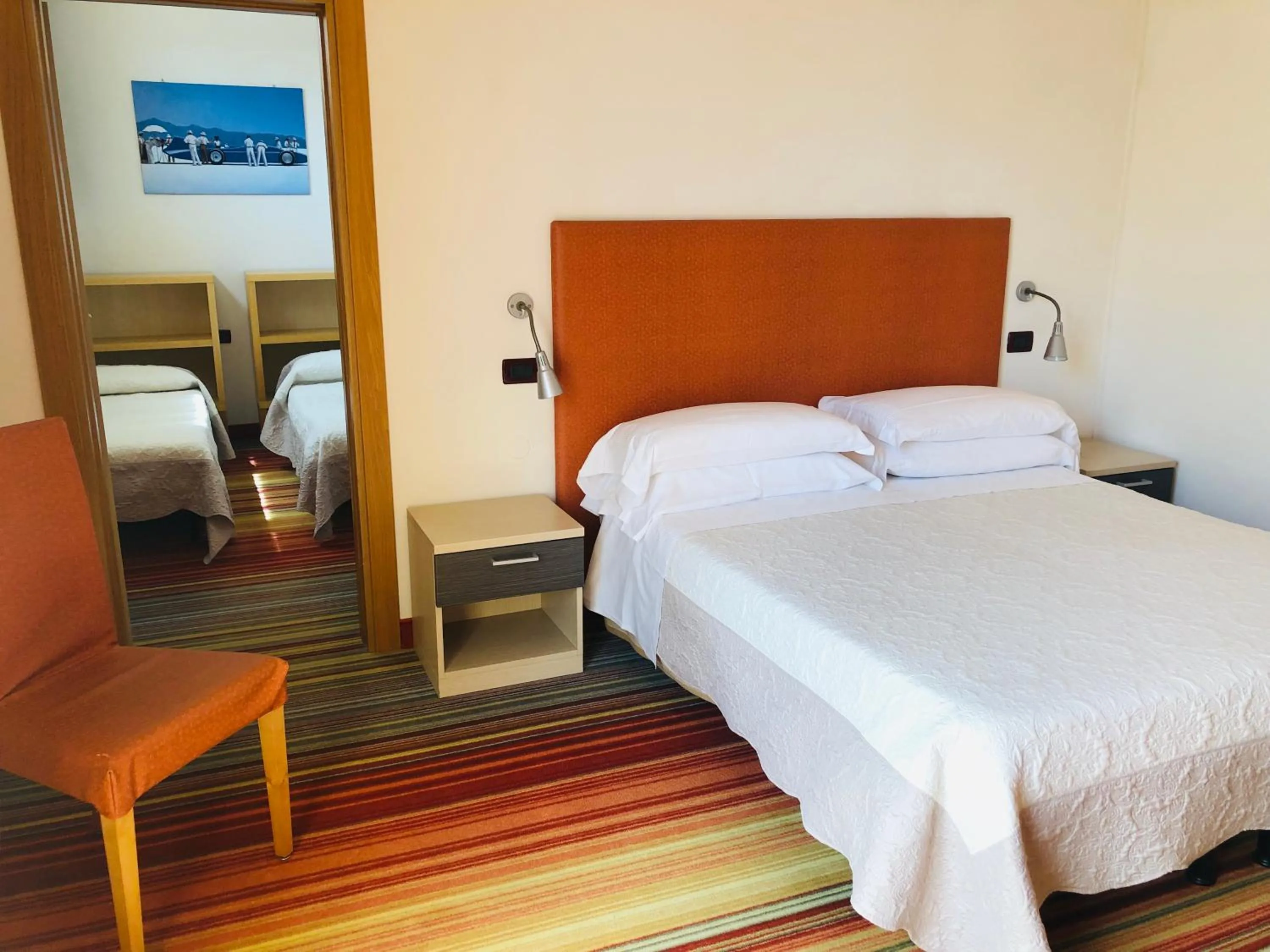 Photo of the whole room in Hotel Suisse