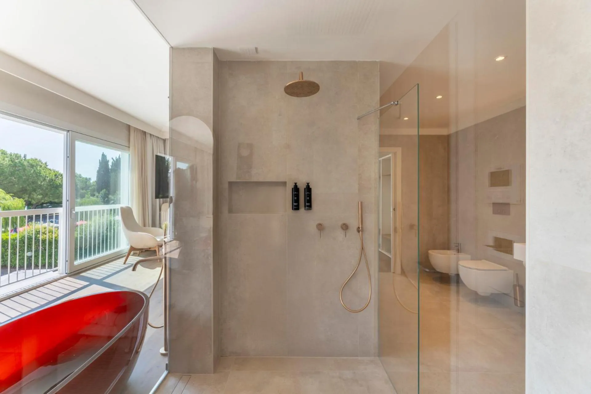 Bathroom in Hi Hotels Sirmione - Lakeview Pool