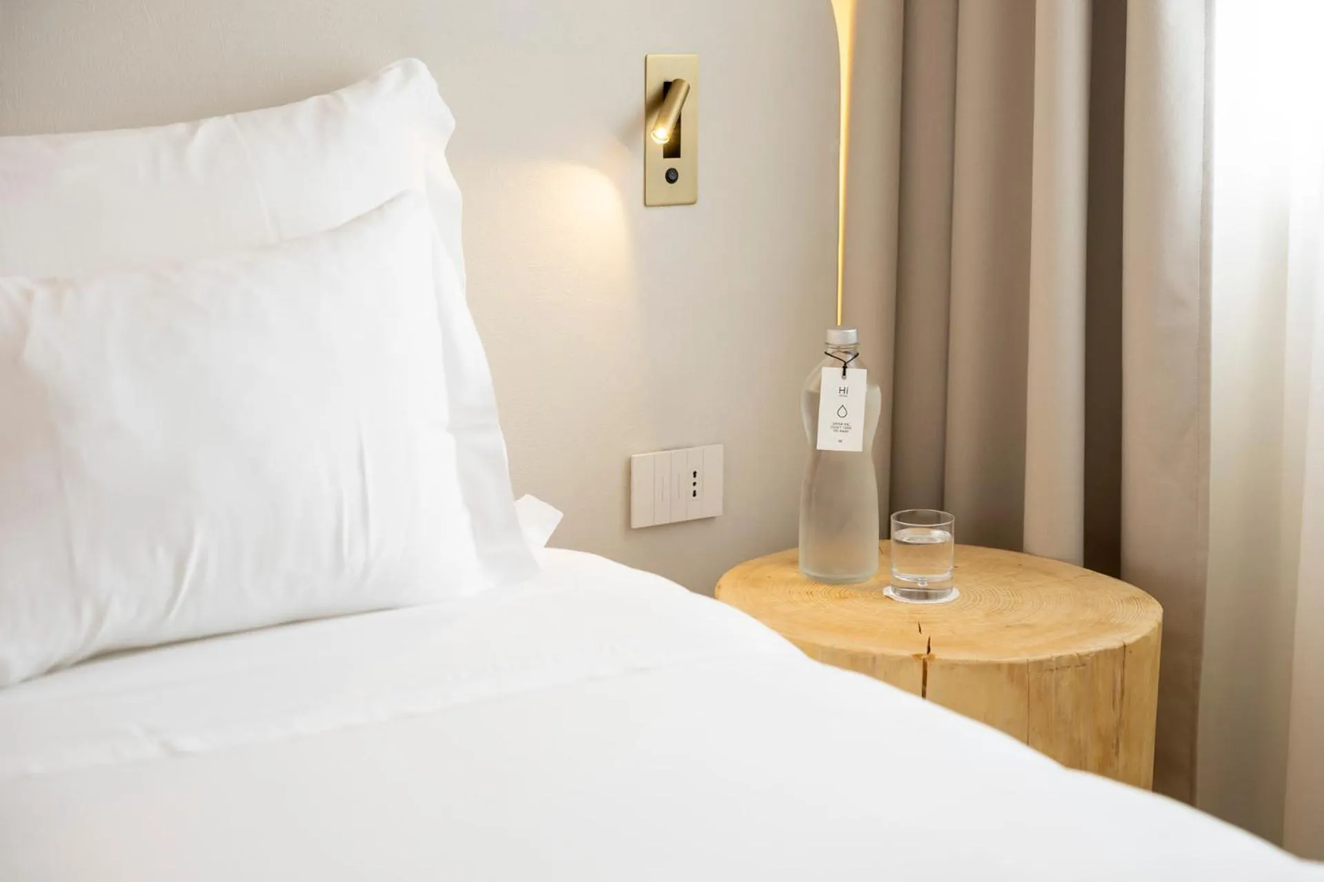 Bedroom, Bed in Hi Hotels Sirmione - Lakeview Pool