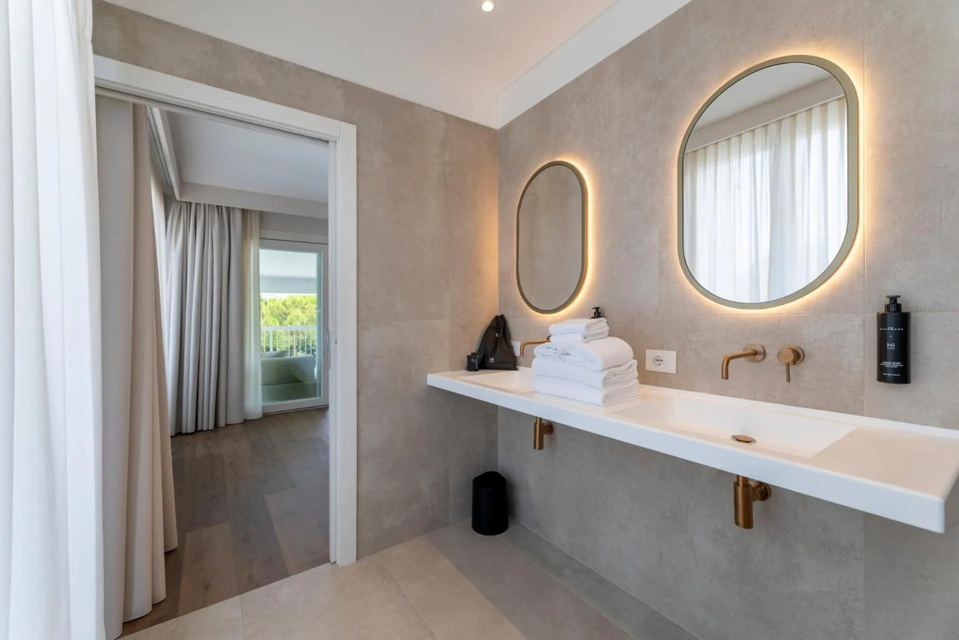 Bathroom in Hi Hotels Sirmione - Lakeview Pool