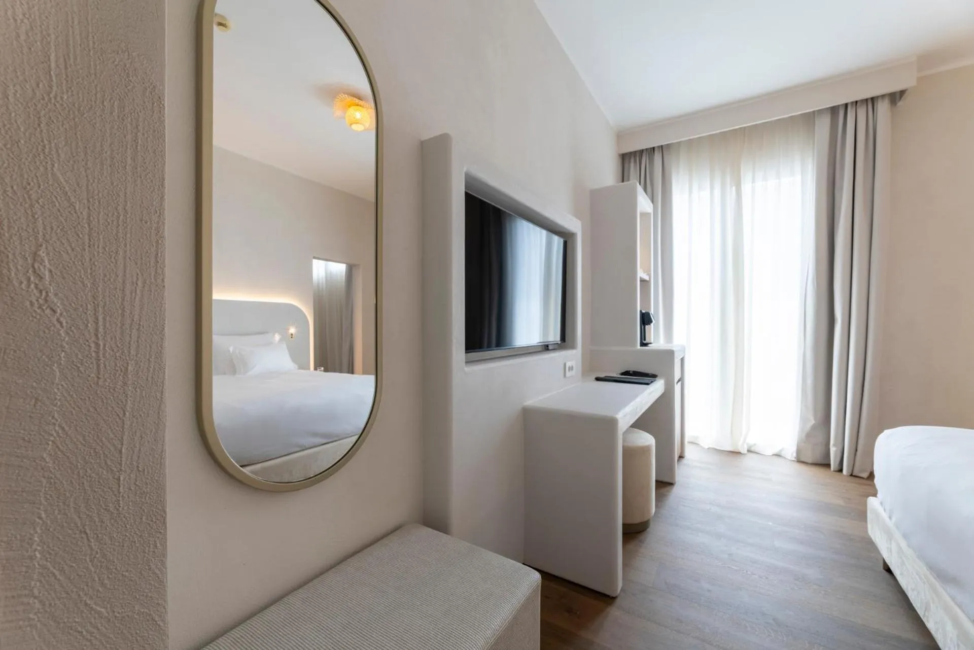 Bedroom, Bed in Hi Hotels Sirmione - Lakeview Pool