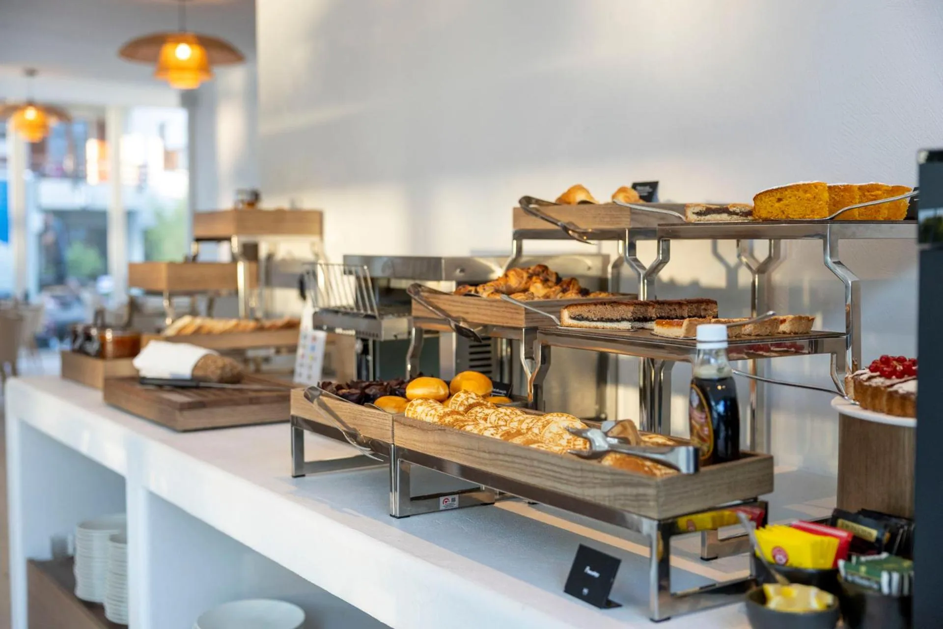 Buffet breakfast in Hi Hotels Sirmione - Lakeview Pool