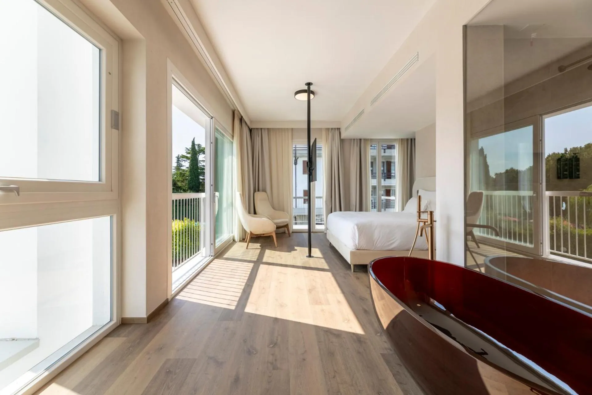 Living room in Hi Hotels Sirmione - Lakeview Pool