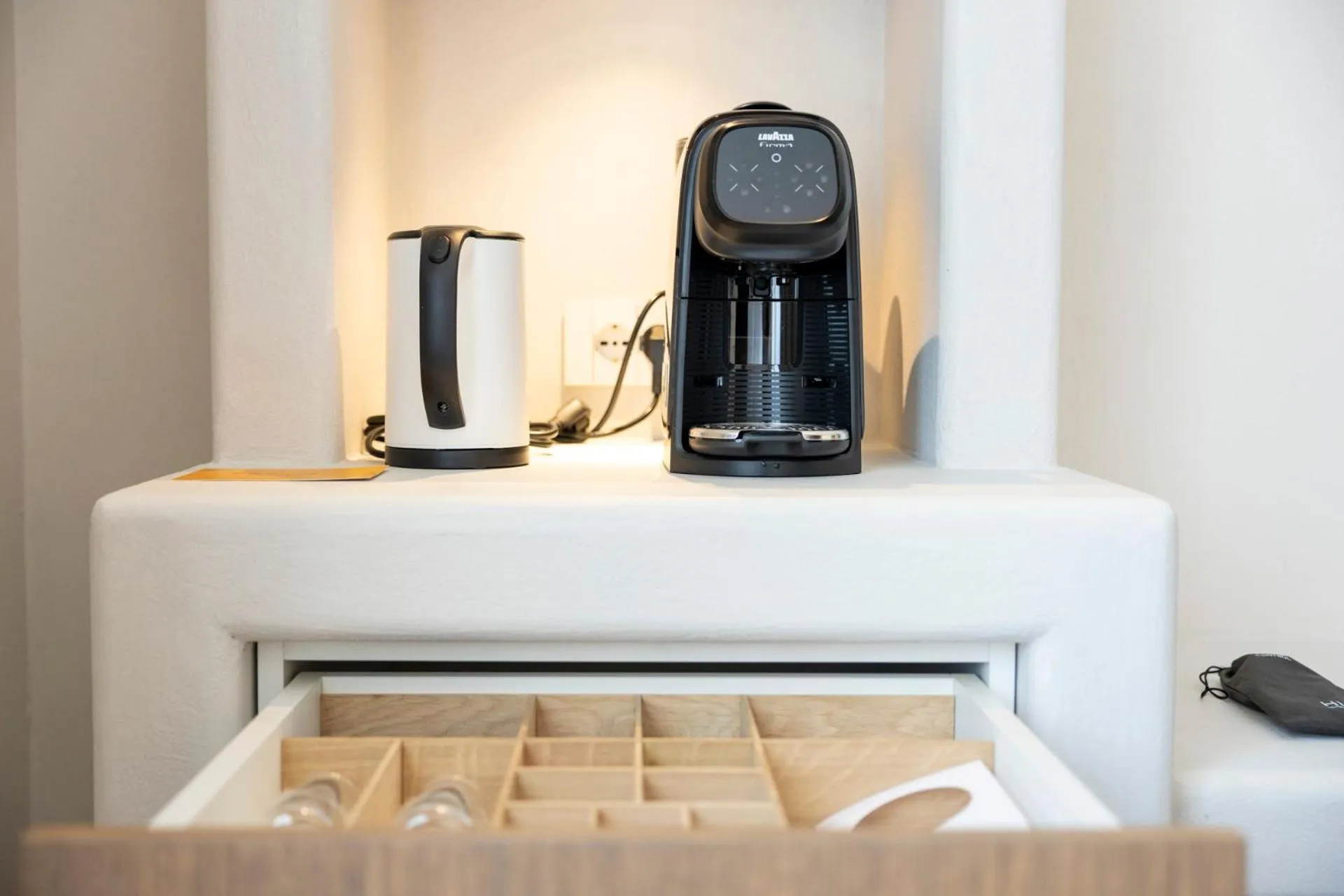 Coffee/tea facilities in Hi Hotels Sirmione - Lakeview Pool