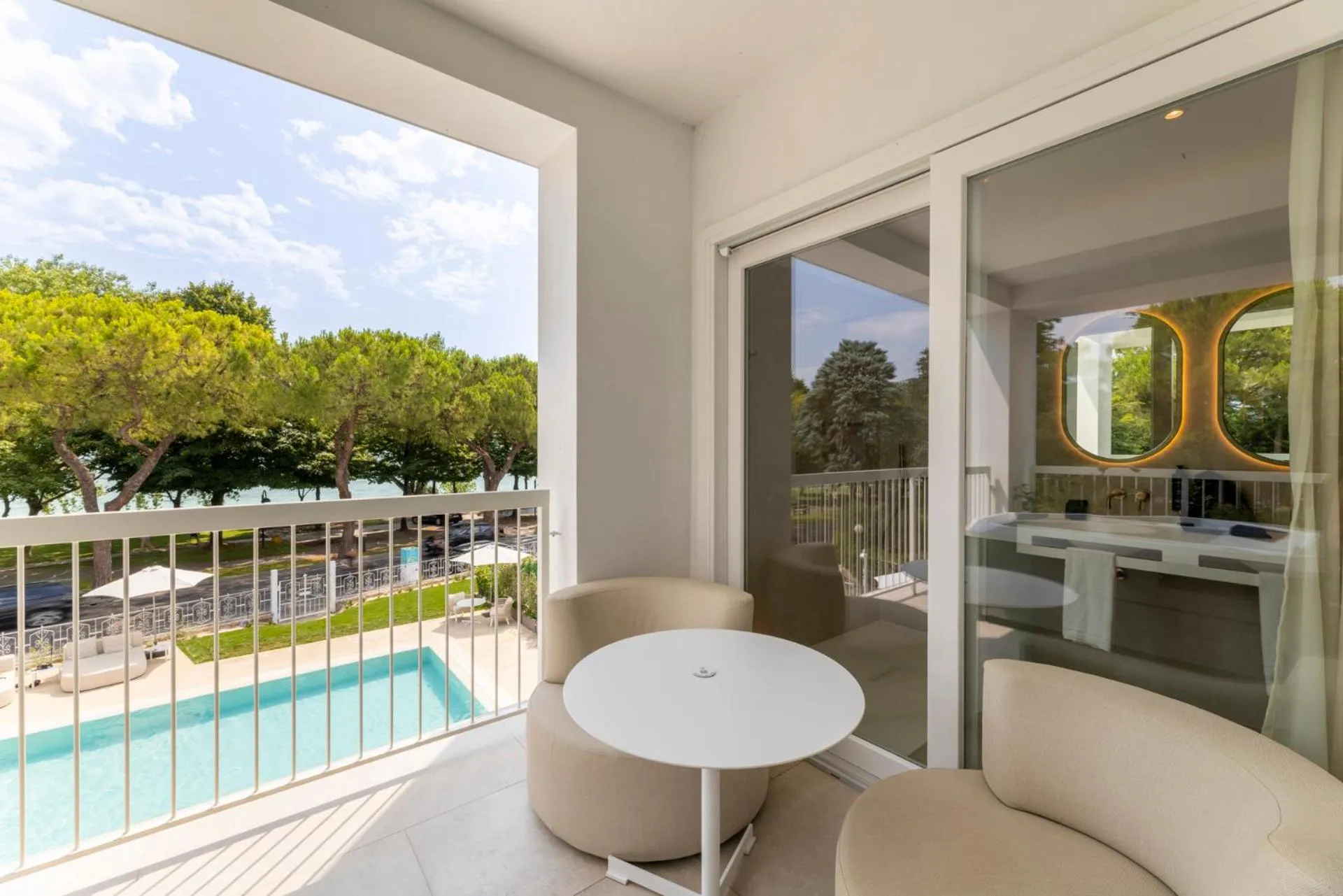 Pool view in Hi Hotels Sirmione - Lakeview Pool