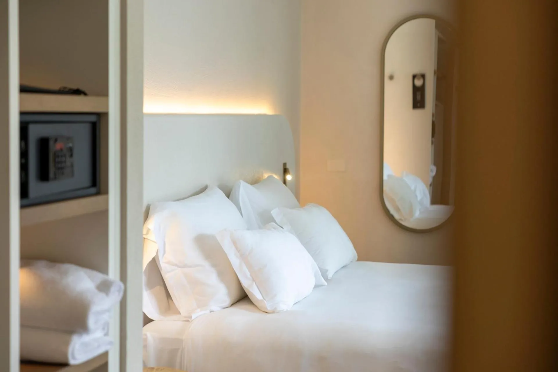 Photo of the whole room, Bed in Hi Hotels Sirmione - Lakeview Pool