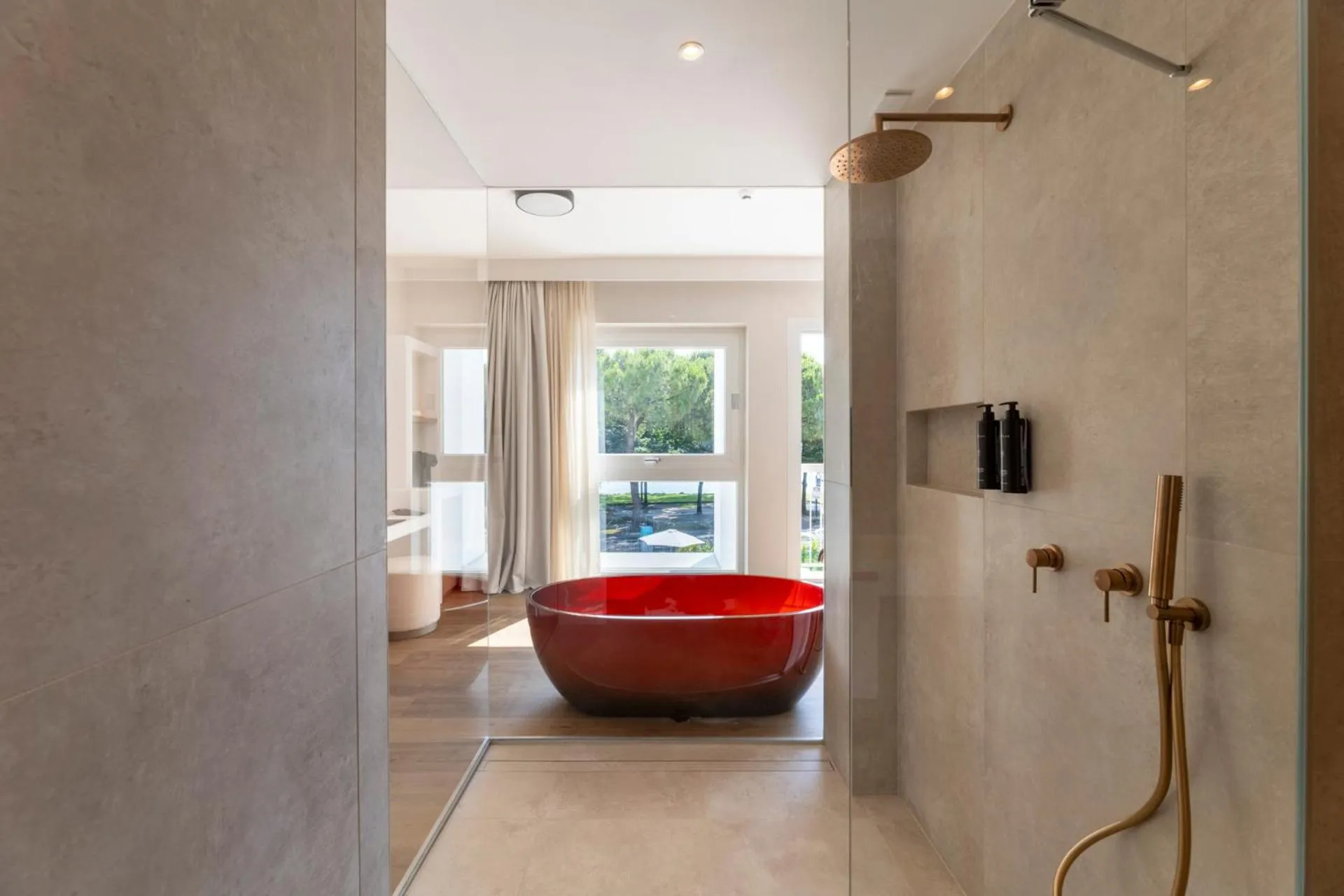 Bath in Hi Hotels Sirmione - Lakeview Pool