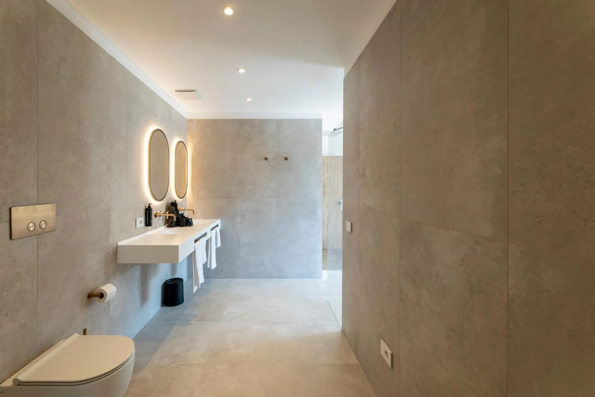 Bathroom in Hi Hotels Sirmione - Lakeview Pool