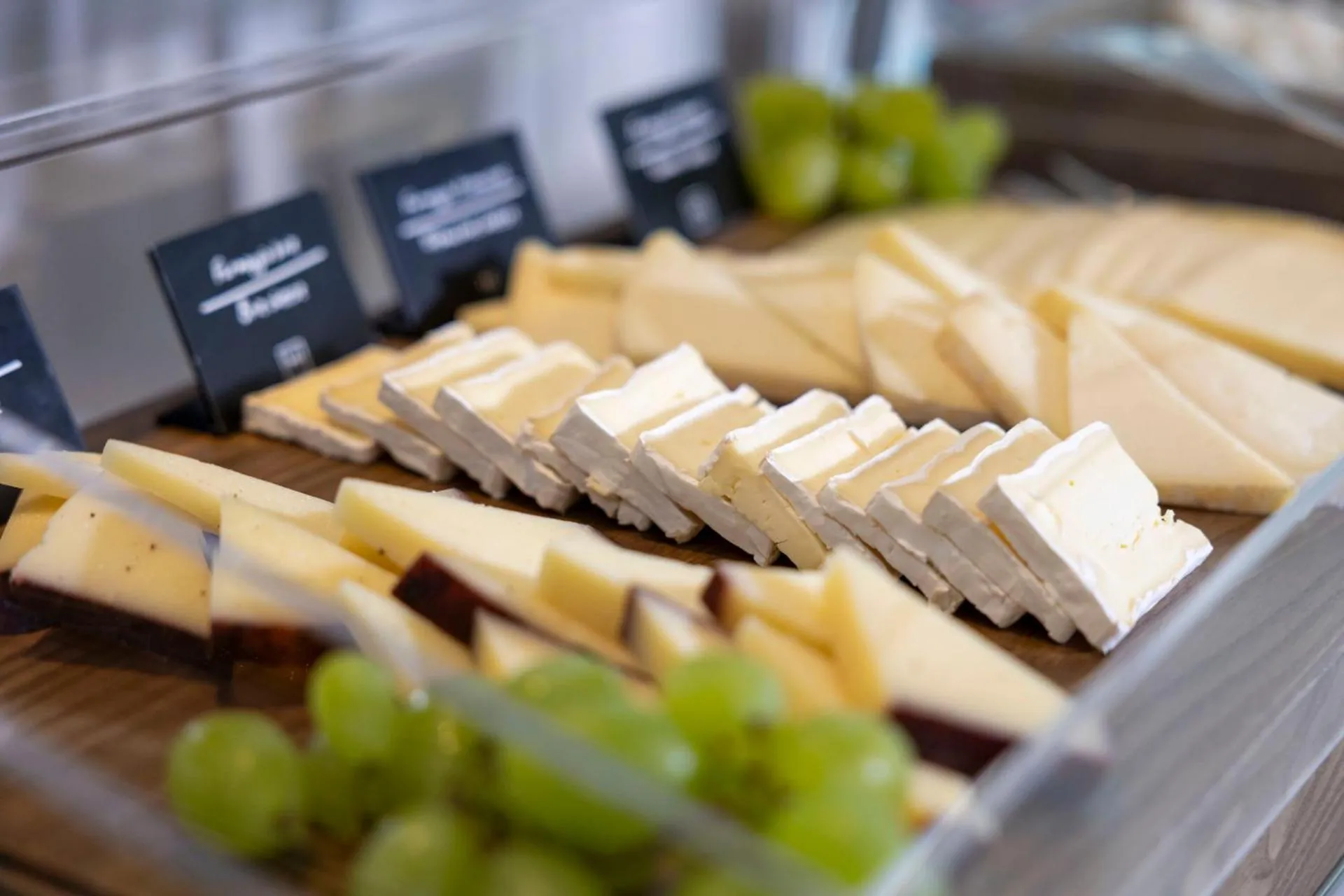 Buffet breakfast in Hi Hotels Sirmione - Lakeview Pool