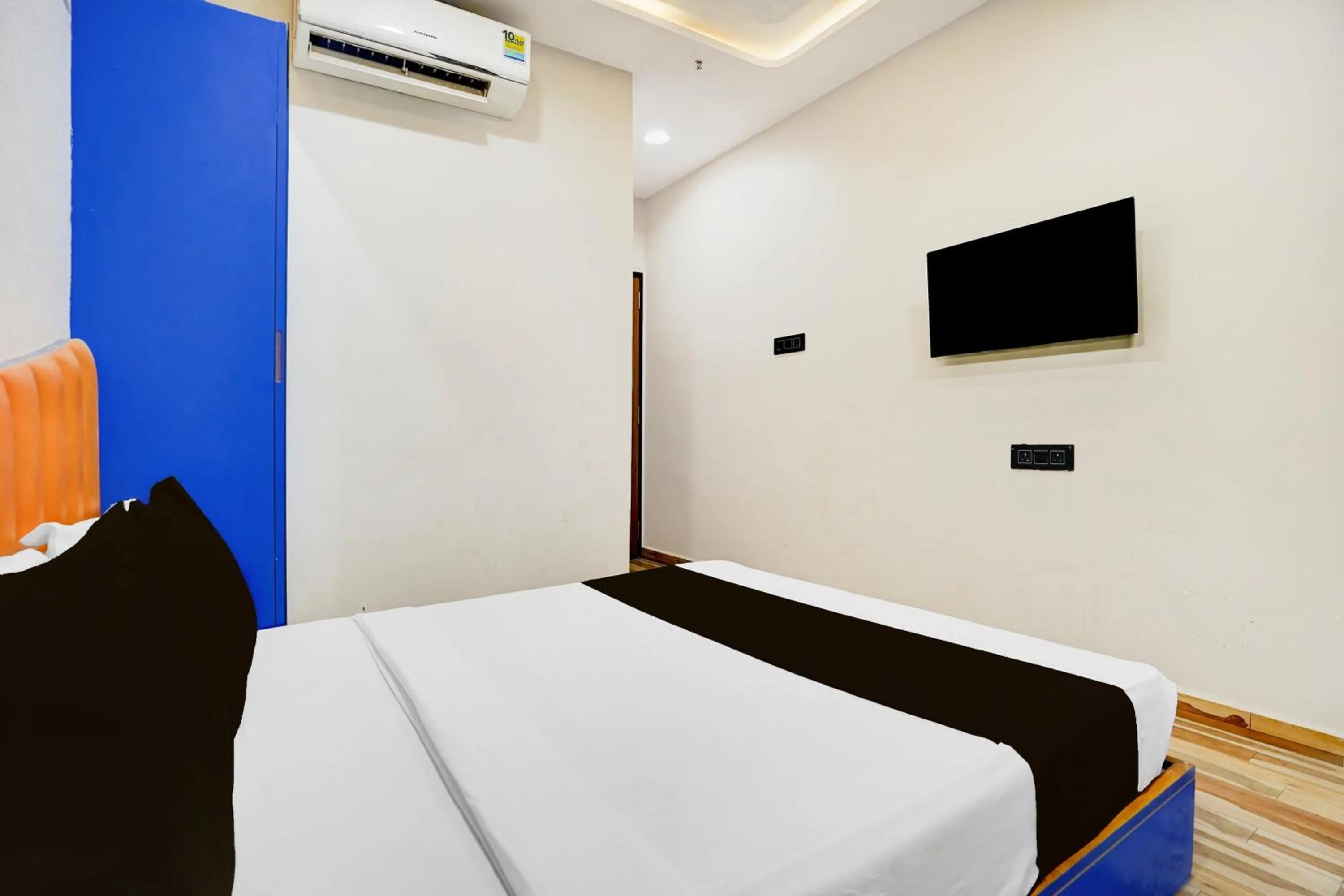 Bedroom, Bed in Super Collection O Kosad Railway Station Formerly Hotel Royal Orbits