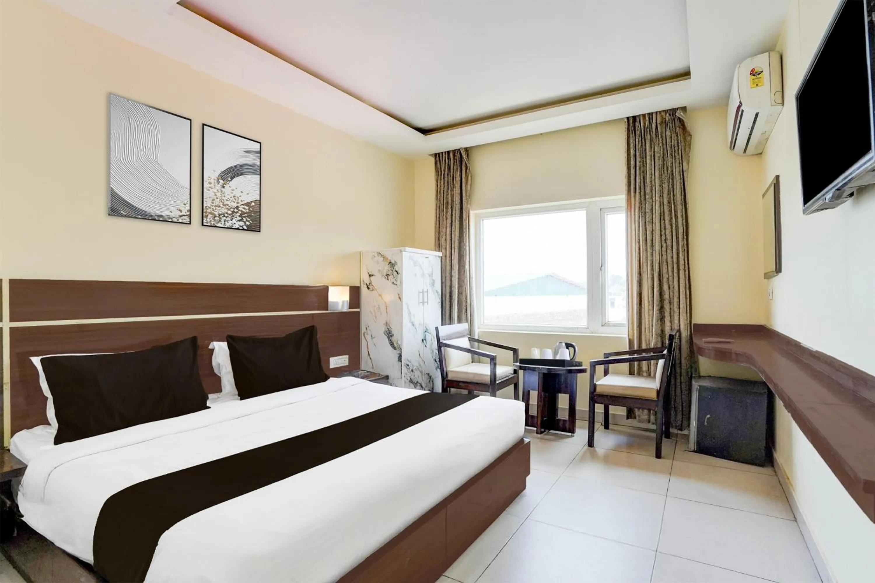 Bedroom, Bed in Super Collection O Railway Station Dehradun Formerly Hotel Narula