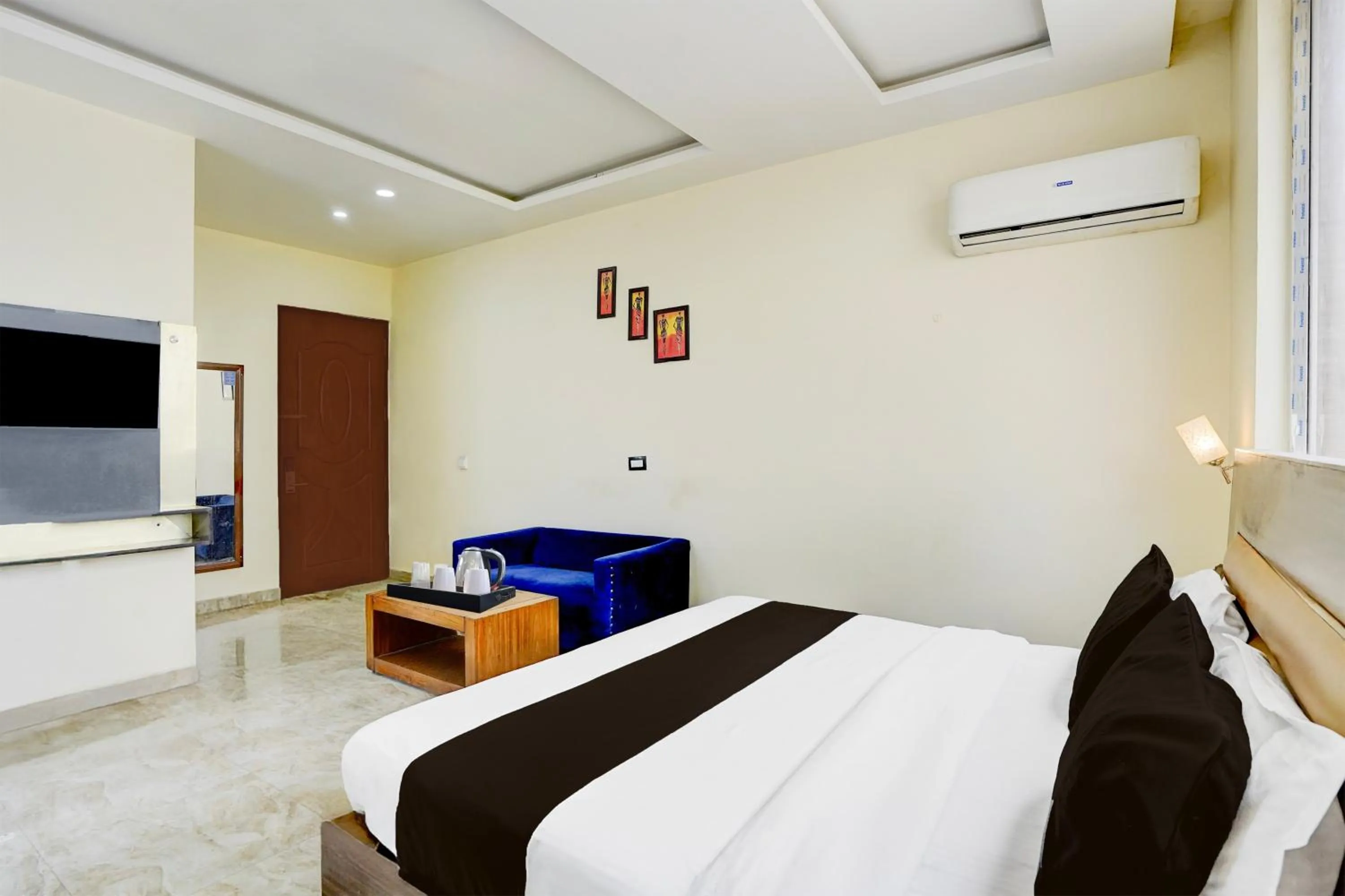 Bedroom, Bed in Super Collection O Railway Station Dehradun Formerly Hotel Narula