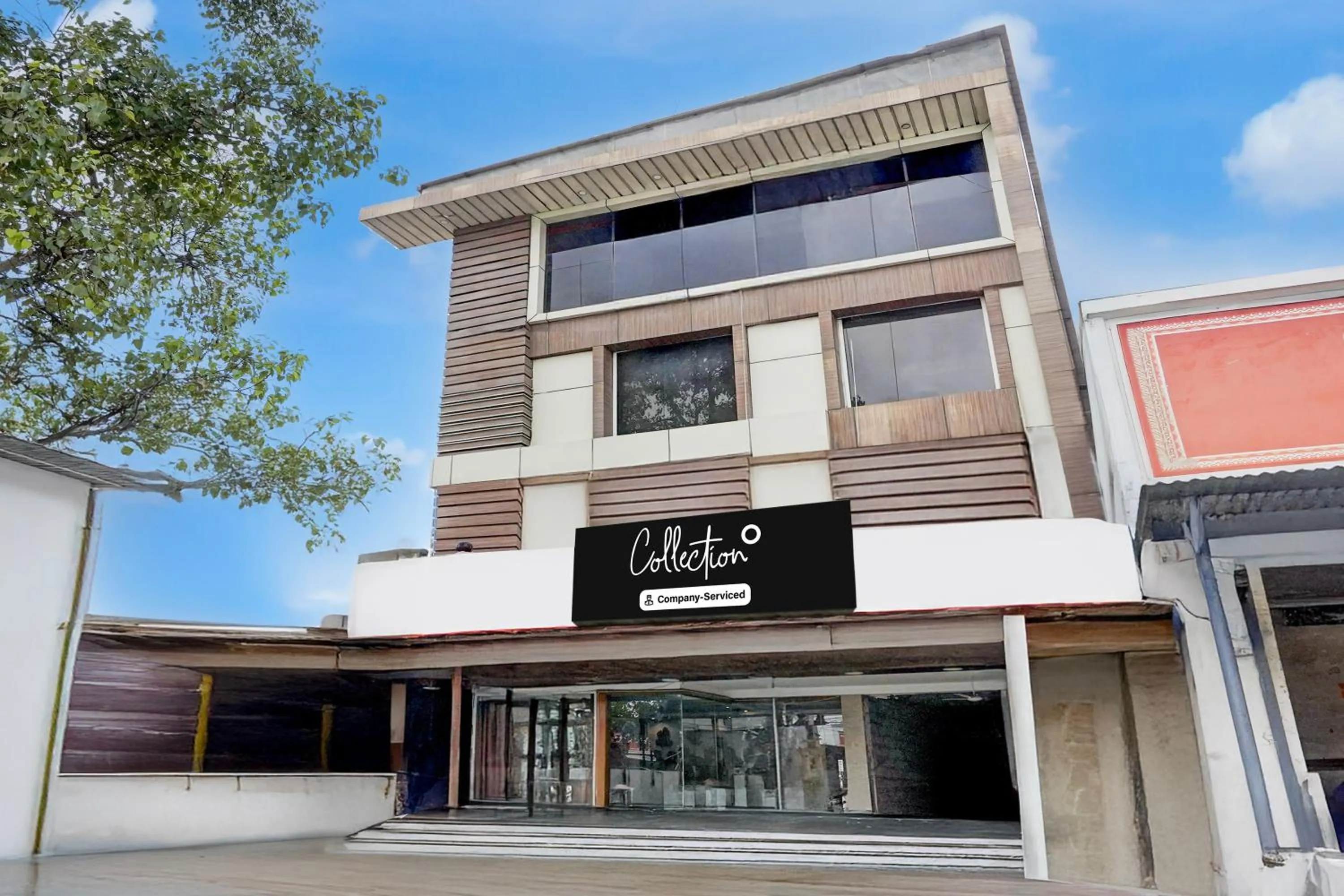 Facade/entrance in Super Collection O Railway Station Dehradun Formerly Hotel Narula