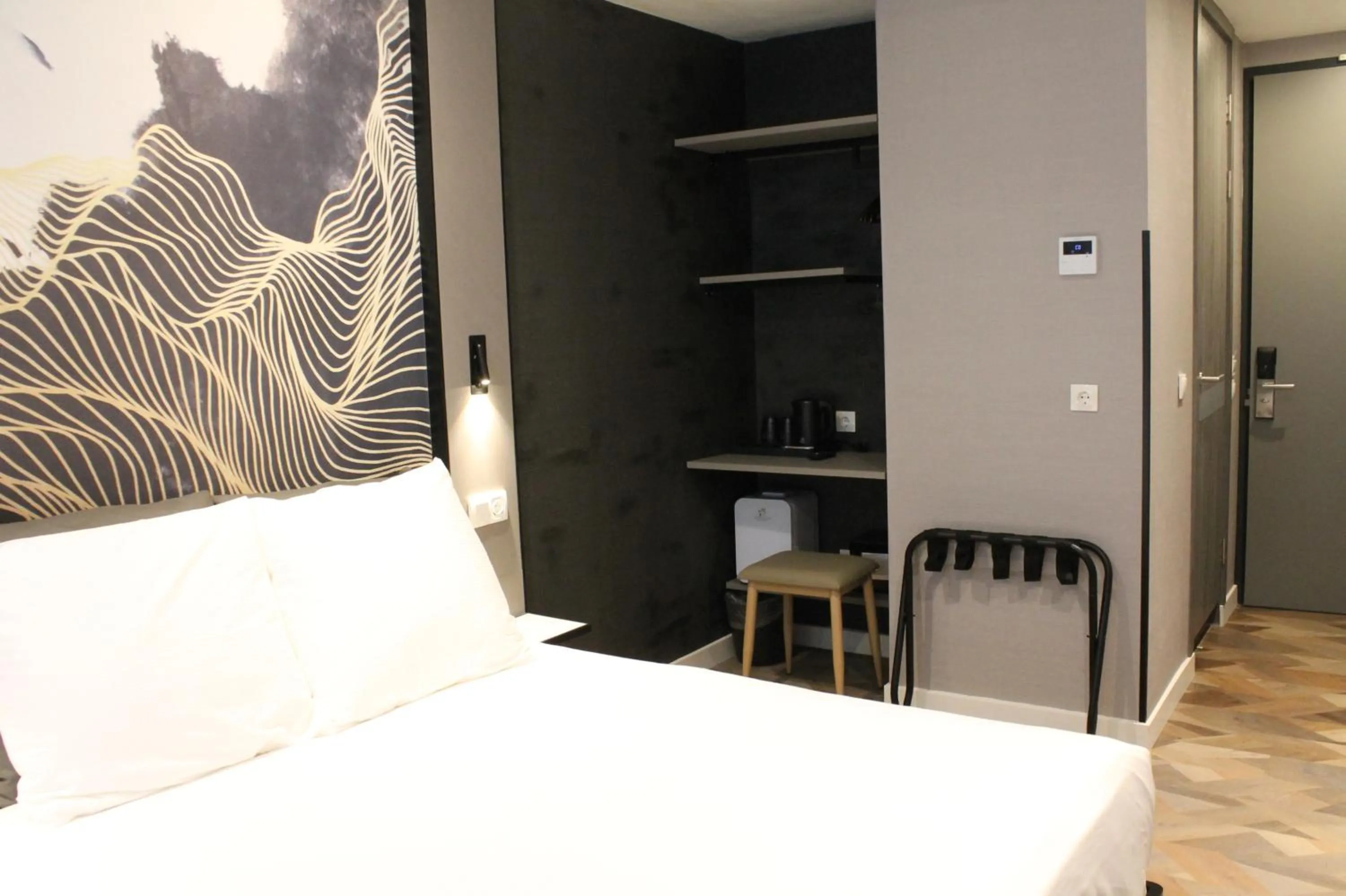 TV and multimedia, Bed in Nebula Hotel by Ine's