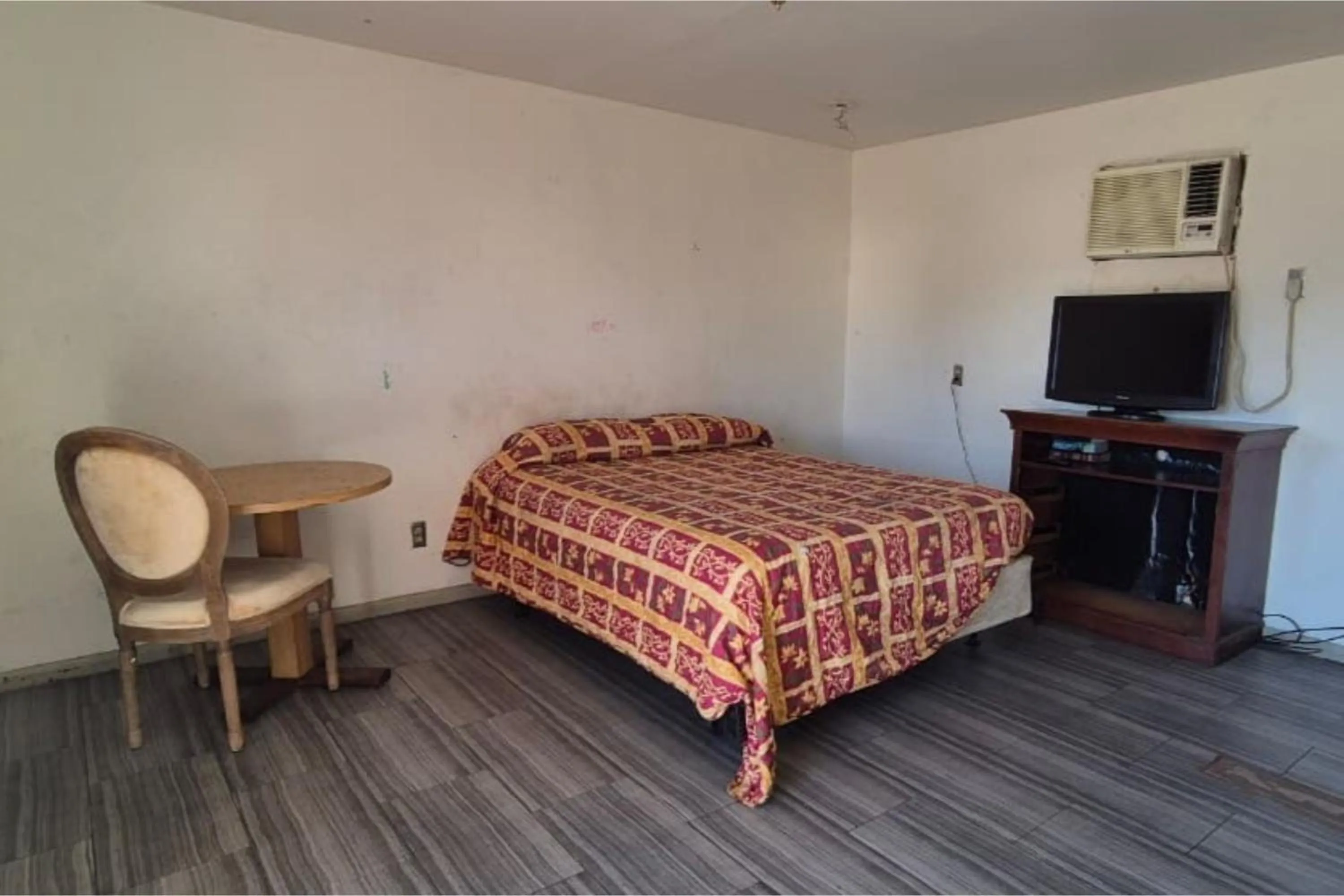 Bedroom, Bed in Base Motel By OYO South Tampa