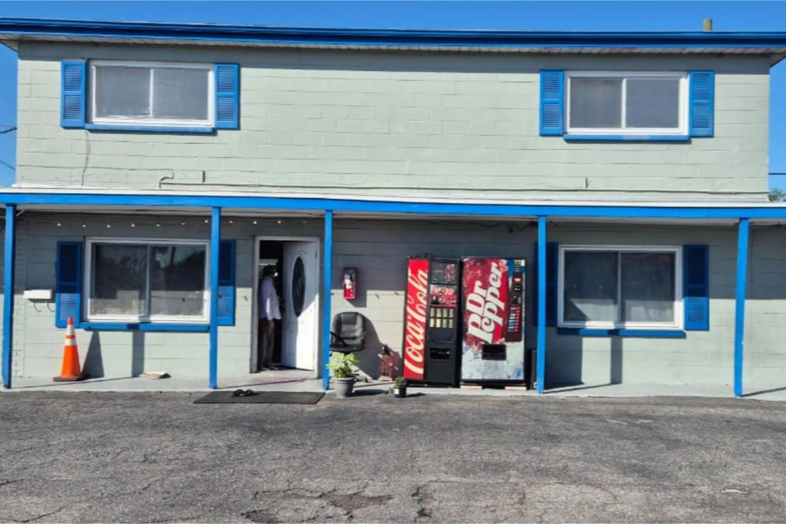 Facade/entrance in Base Motel By OYO South Tampa