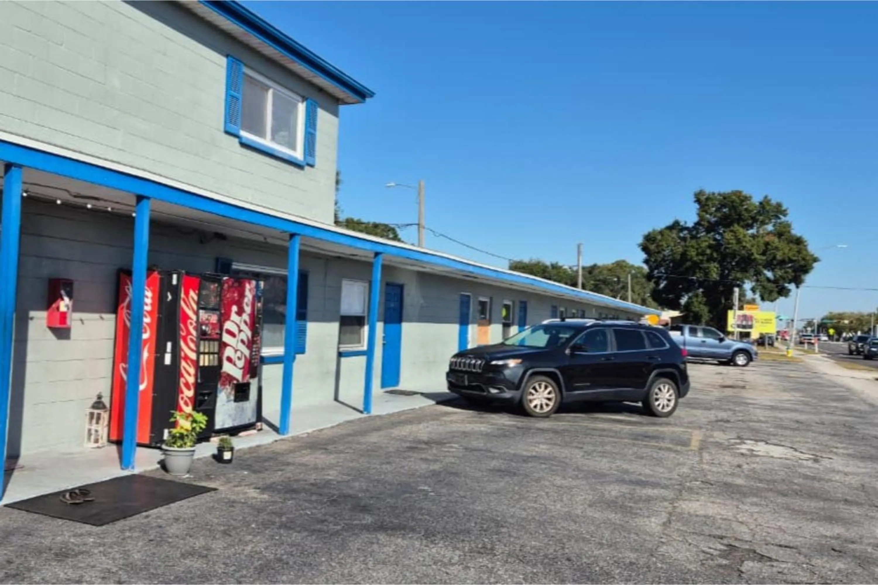 Parking in Base Motel By OYO South Tampa