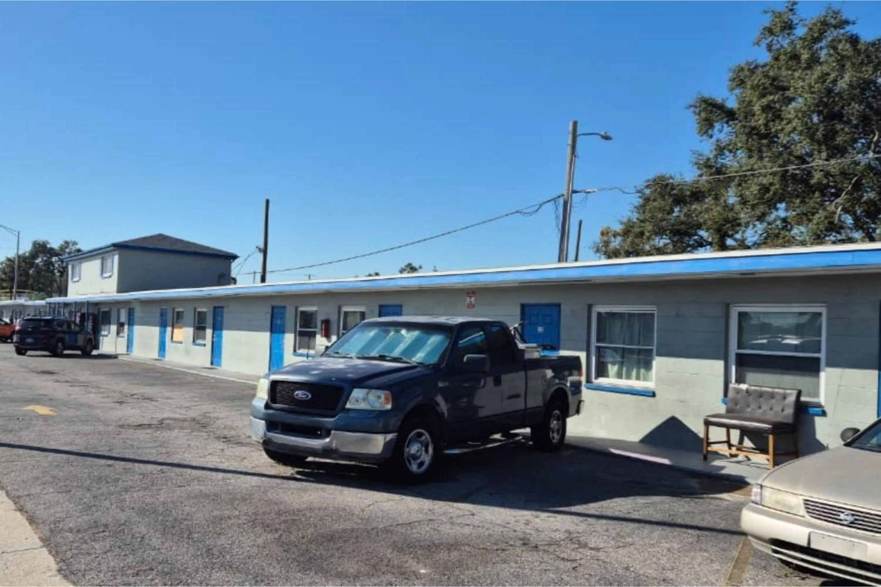 Parking in Base Motel By OYO South Tampa