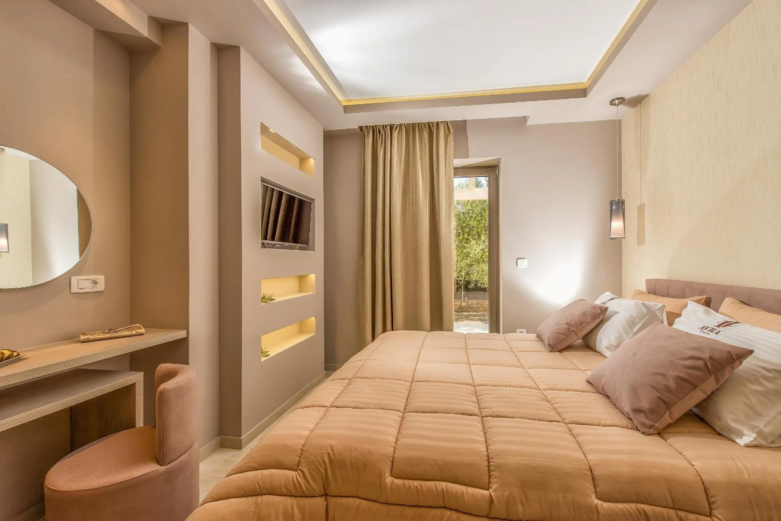 Photo of the whole room, Bed in Avra Luxury Villa & Spa