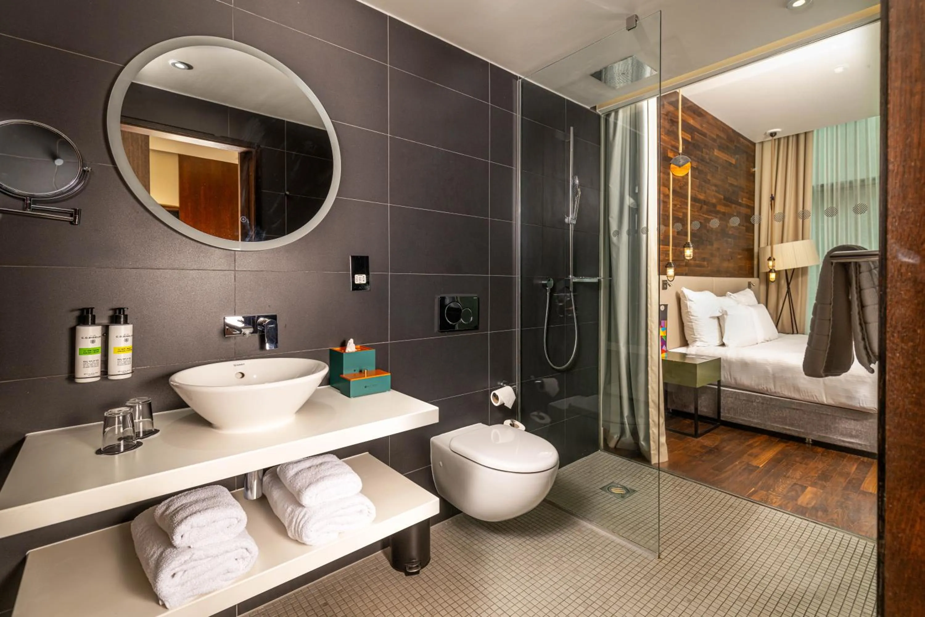 Bathroom, Bed in Pullman Liverpool