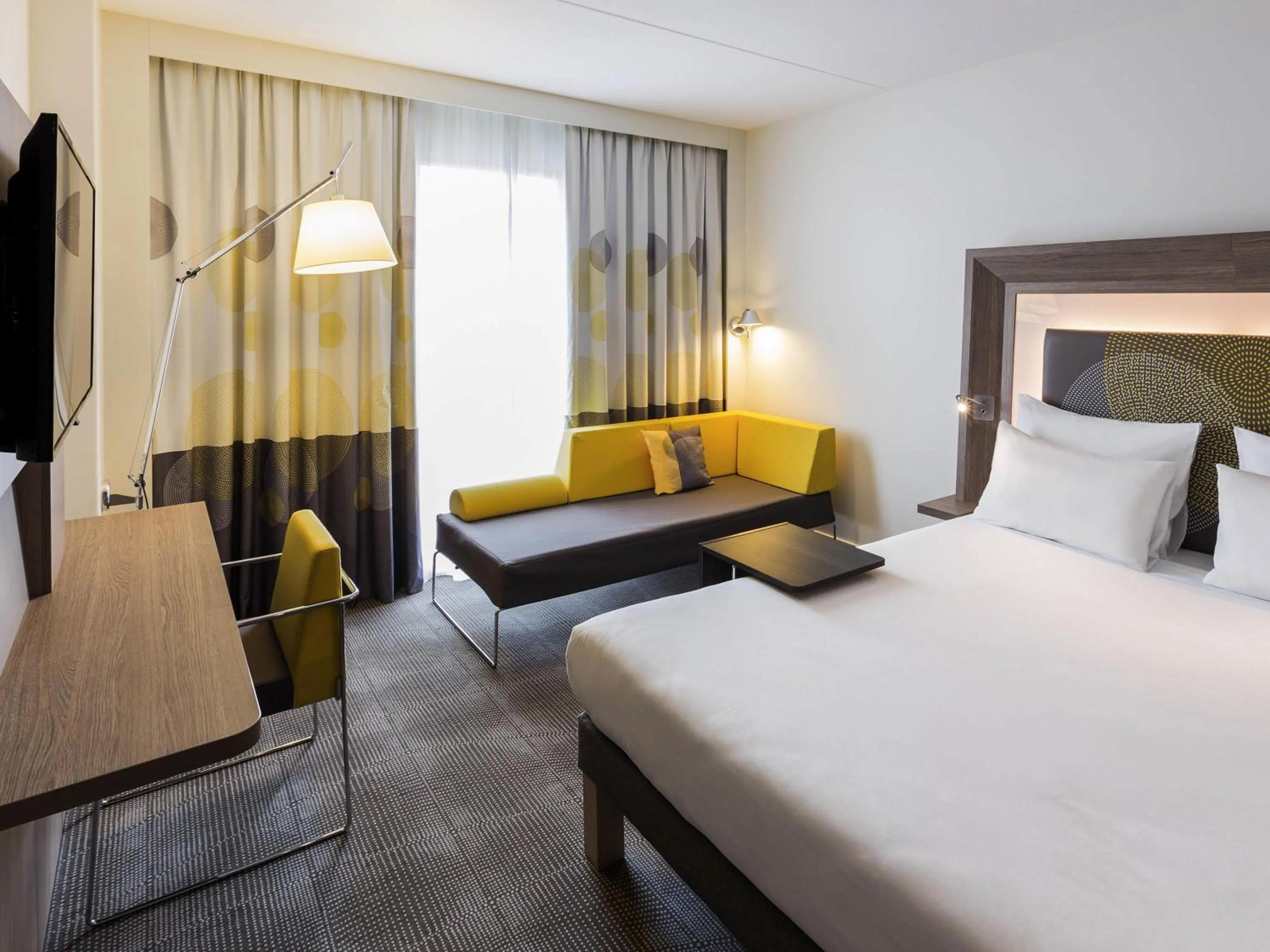Bedroom, Bed in Novotel Amsterdam Schiphol Airport