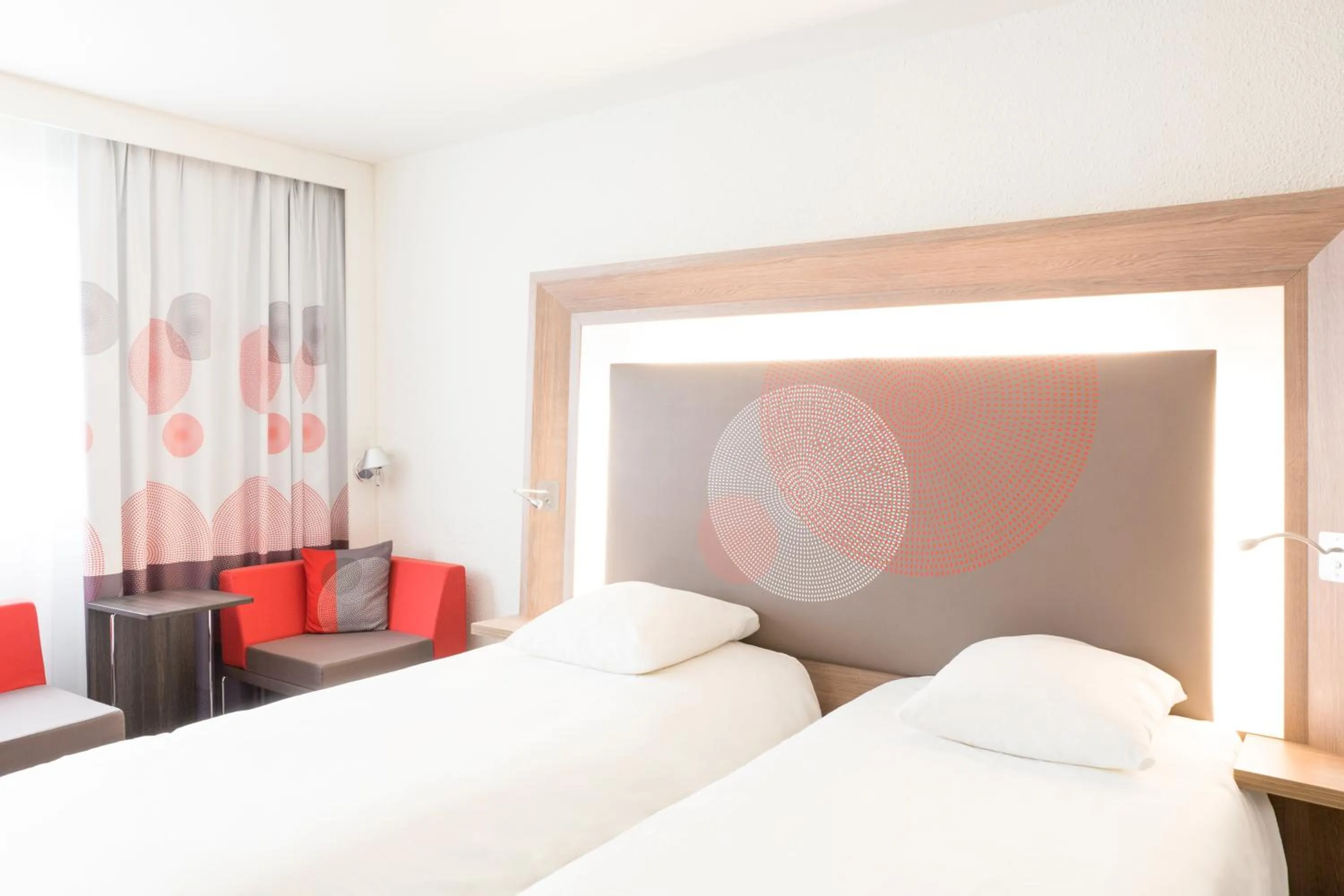 Bed in Novotel Amsterdam Schiphol Airport