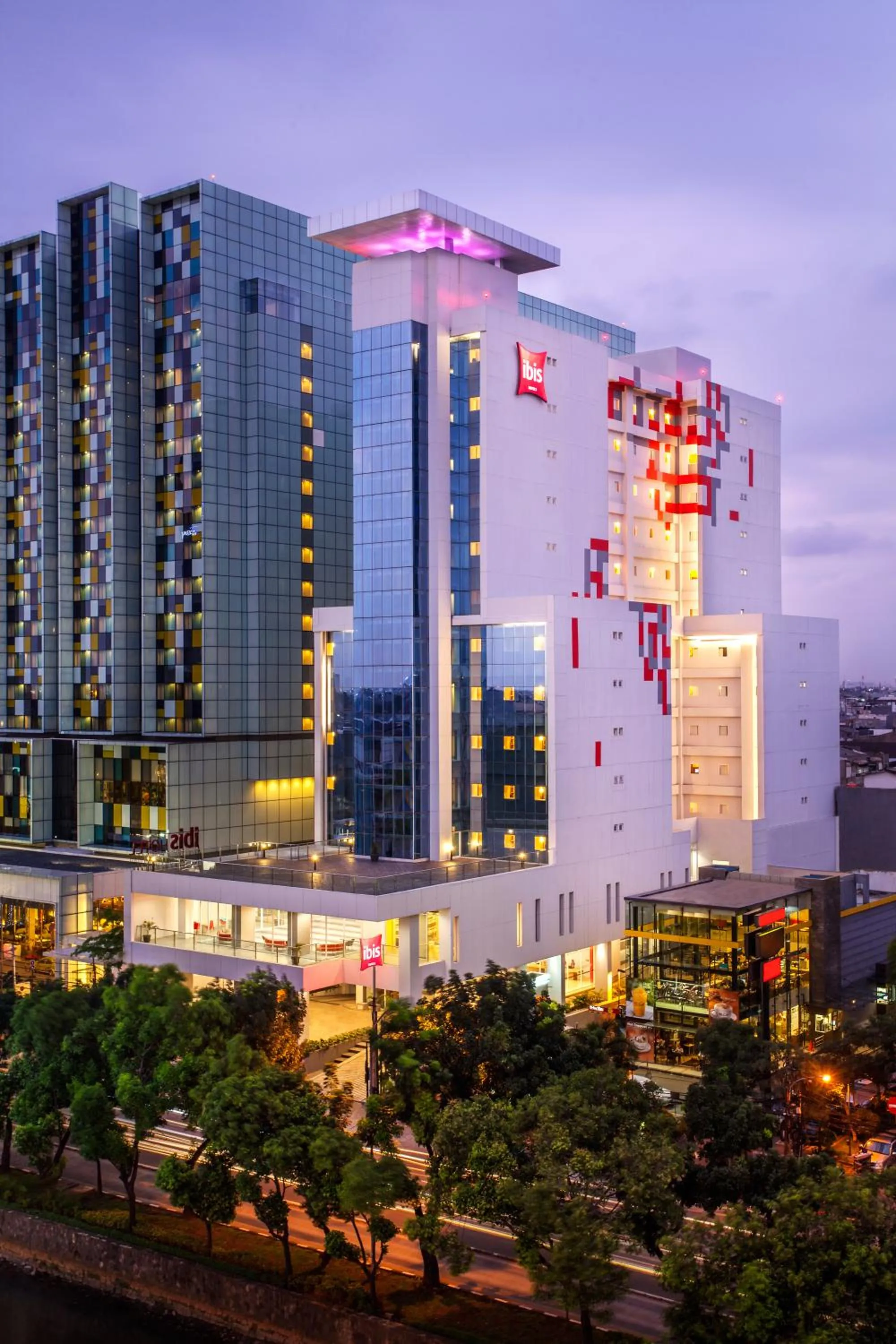 Property building in Ibis Jakarta Harmoni