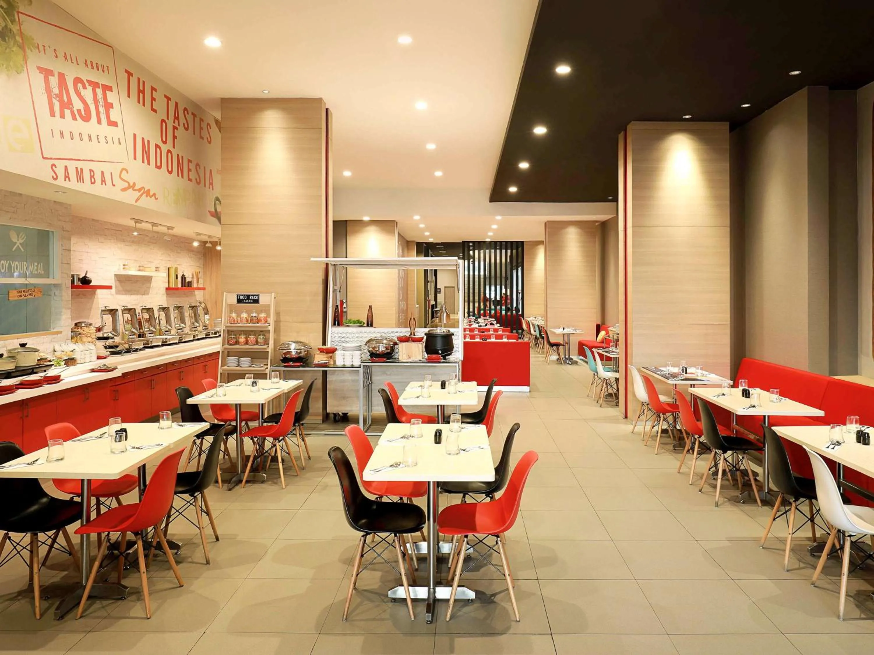 Restaurant/places to eat in Ibis Jakarta Harmoni