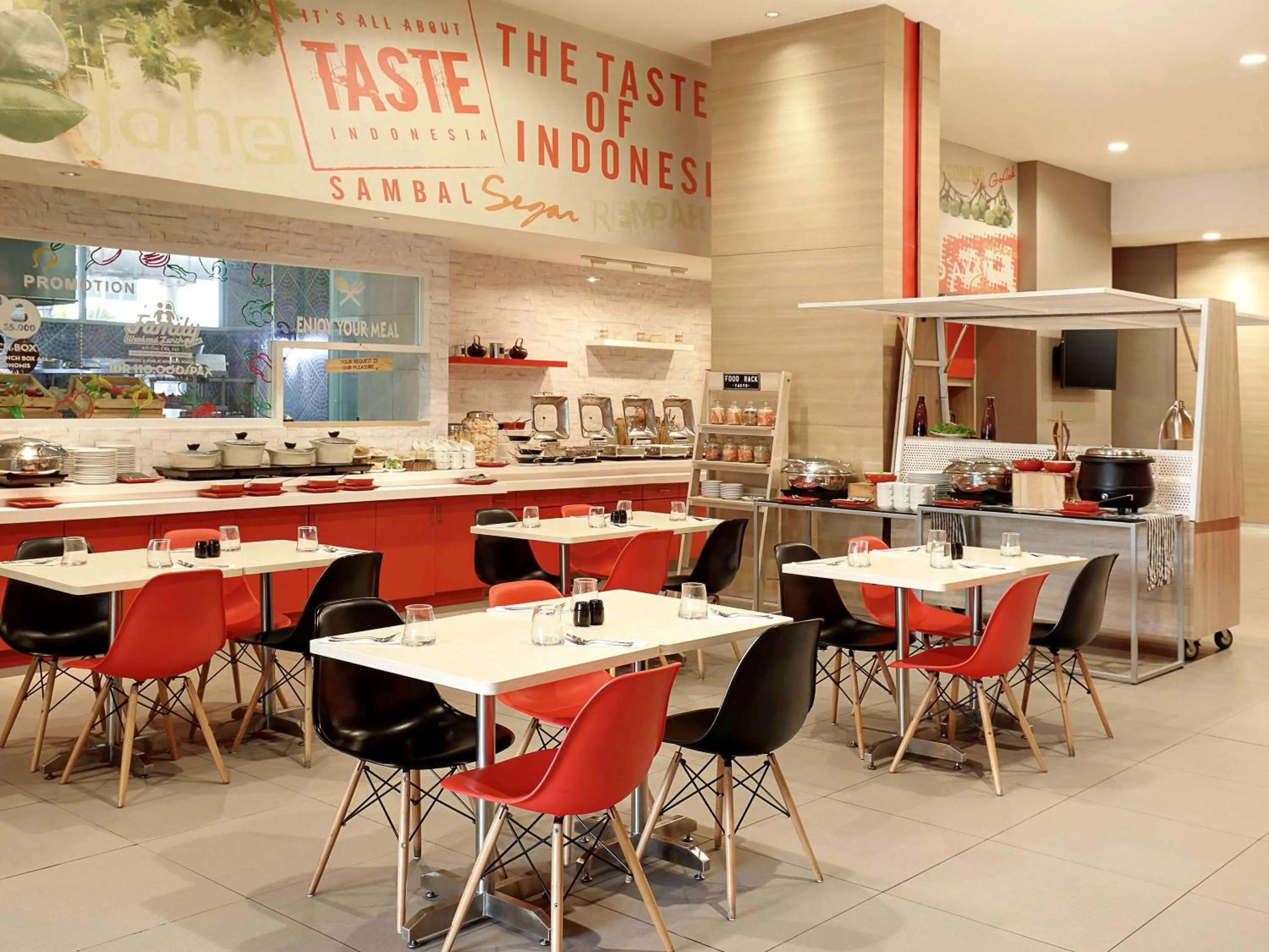 Restaurant/places to eat in Ibis Jakarta Harmoni