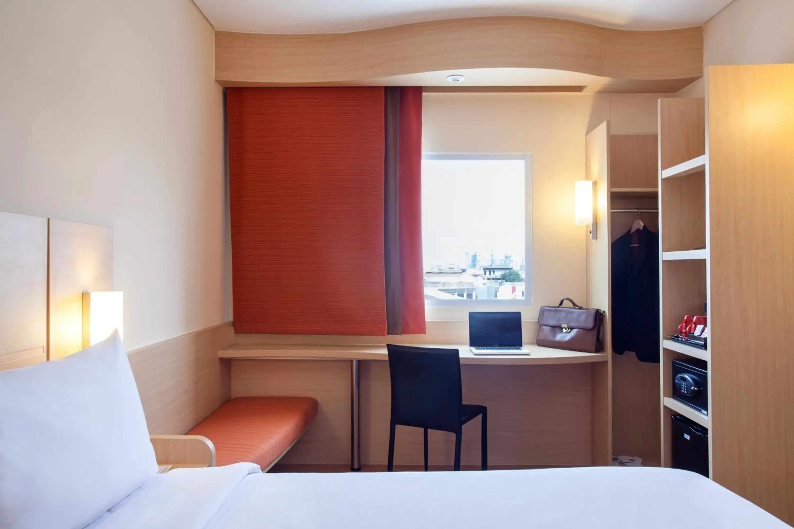 Day, Bed in Ibis Jakarta Harmoni Day, Bed in Ibis Jakarta Harmoni