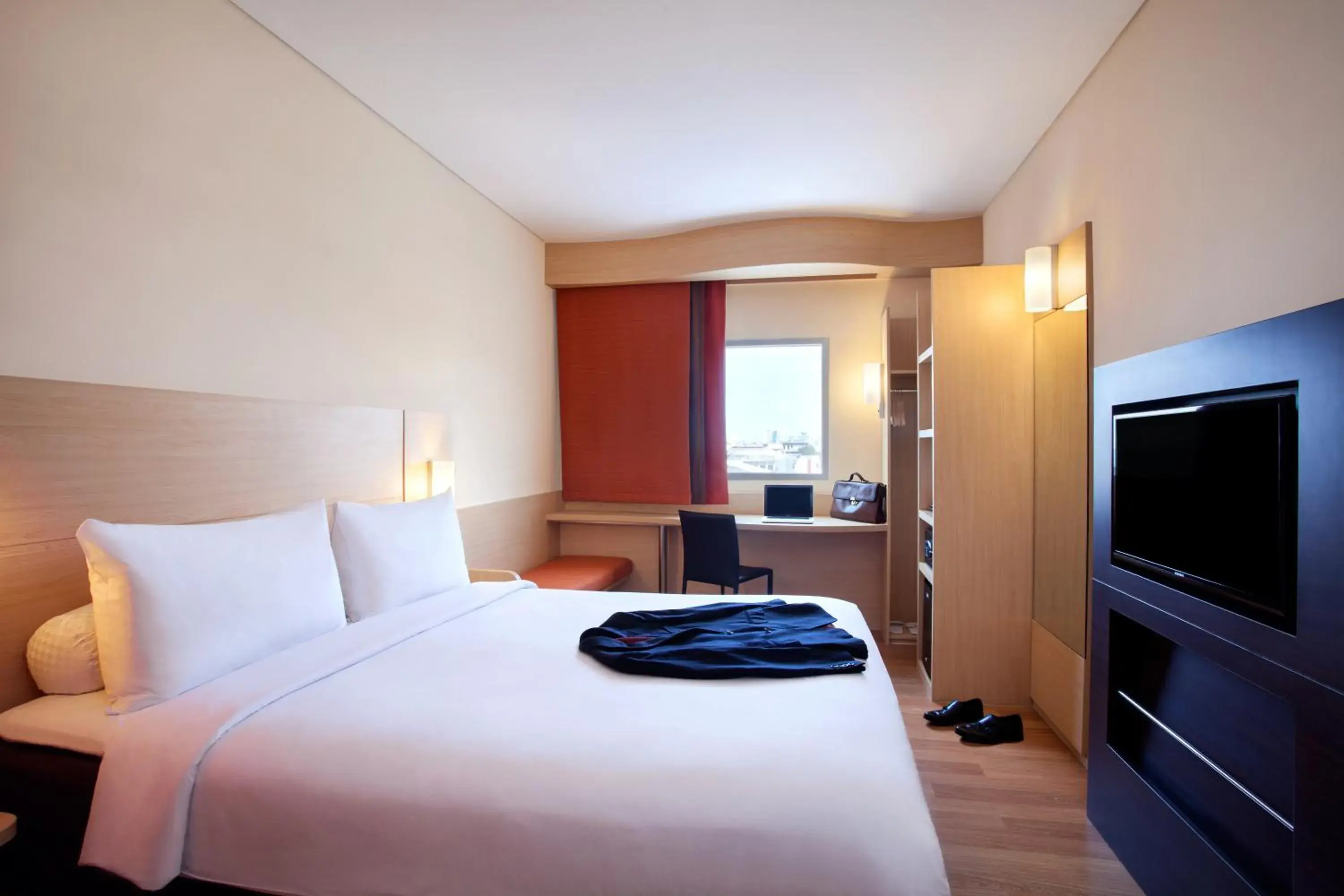 Day, Bed in Ibis Jakarta Harmoni Day, Bed in Ibis Jakarta Harmoni