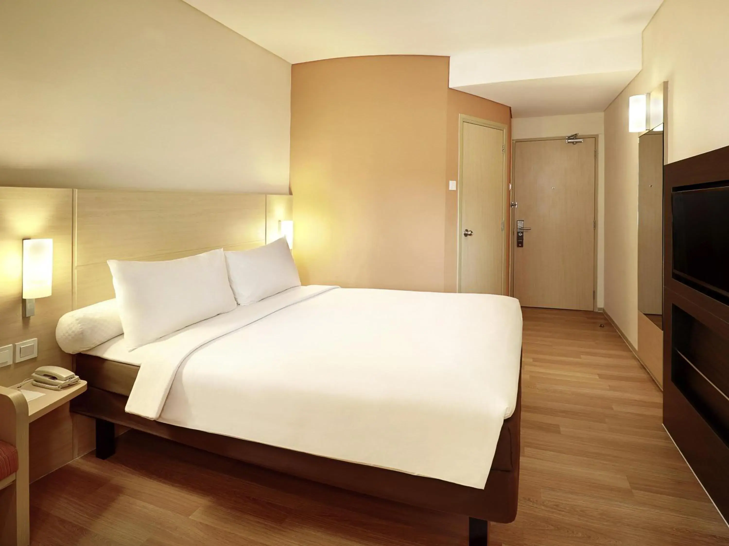 Bedroom, Bed in Ibis Jakarta Harmoni Bedroom, Bed in Ibis Jakarta Harmoni