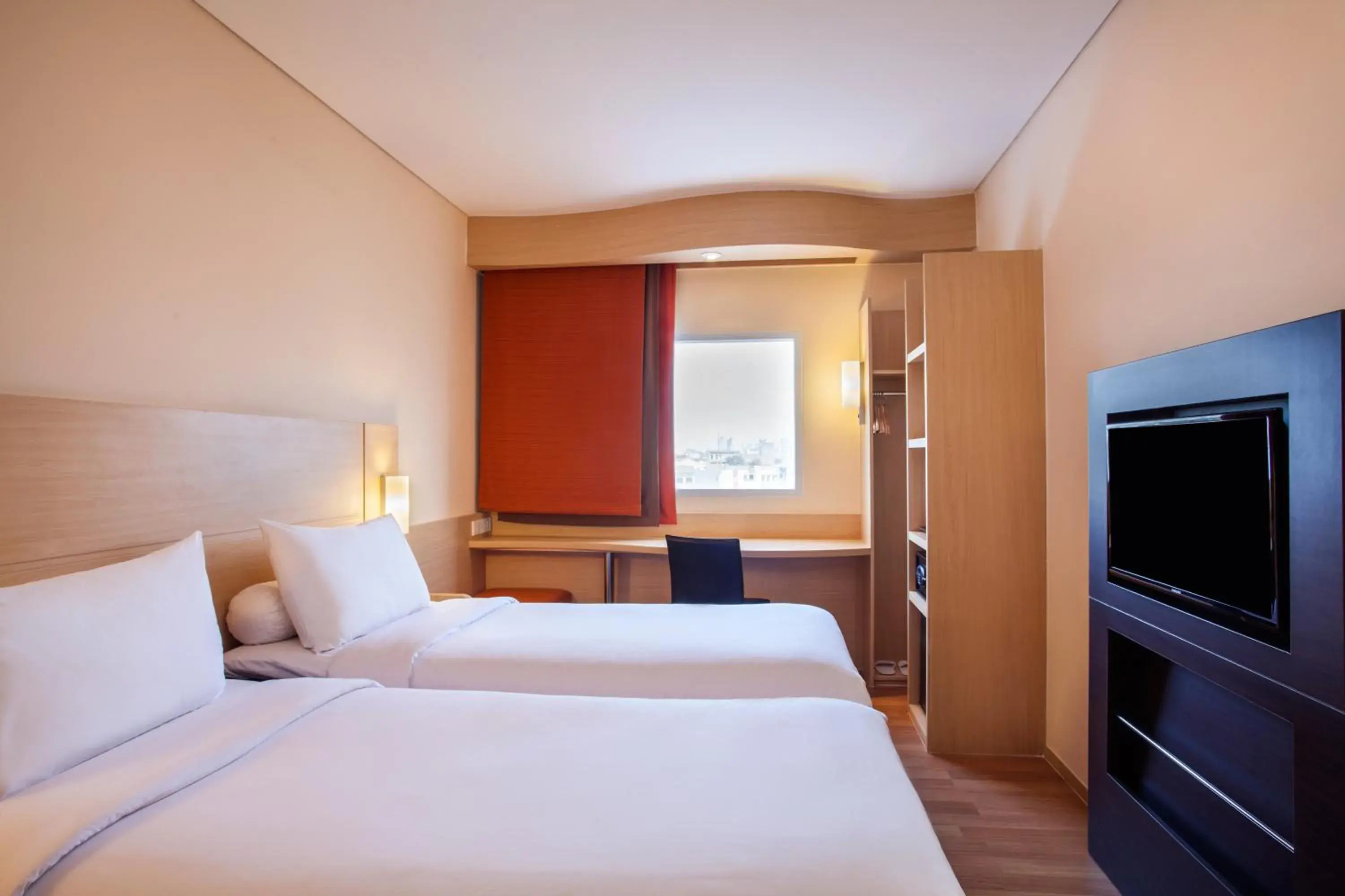 Day, Bed in Ibis Jakarta Harmoni Day, Bed in Ibis Jakarta Harmoni