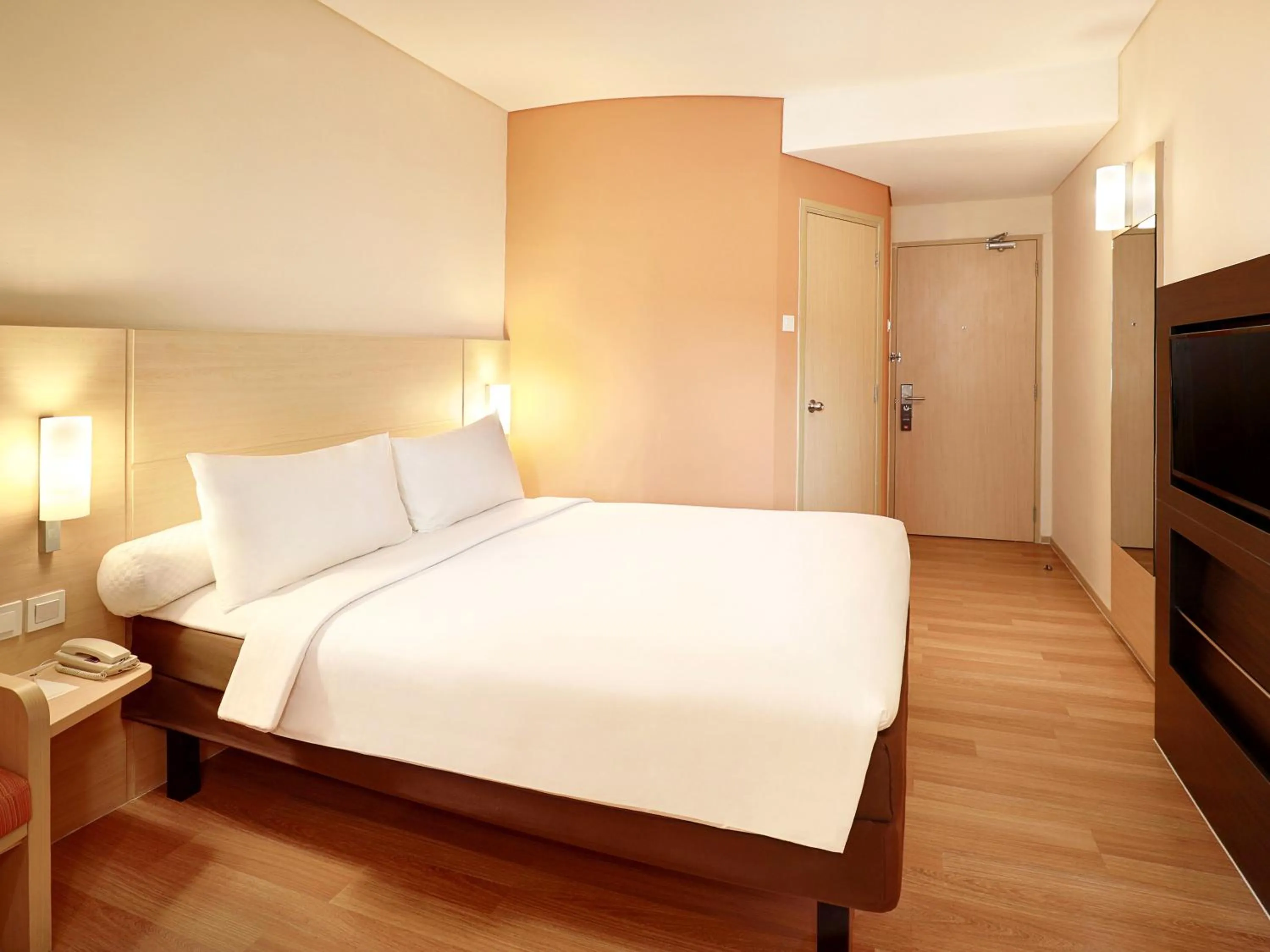 Bedroom, Bed in Ibis Jakarta Harmoni