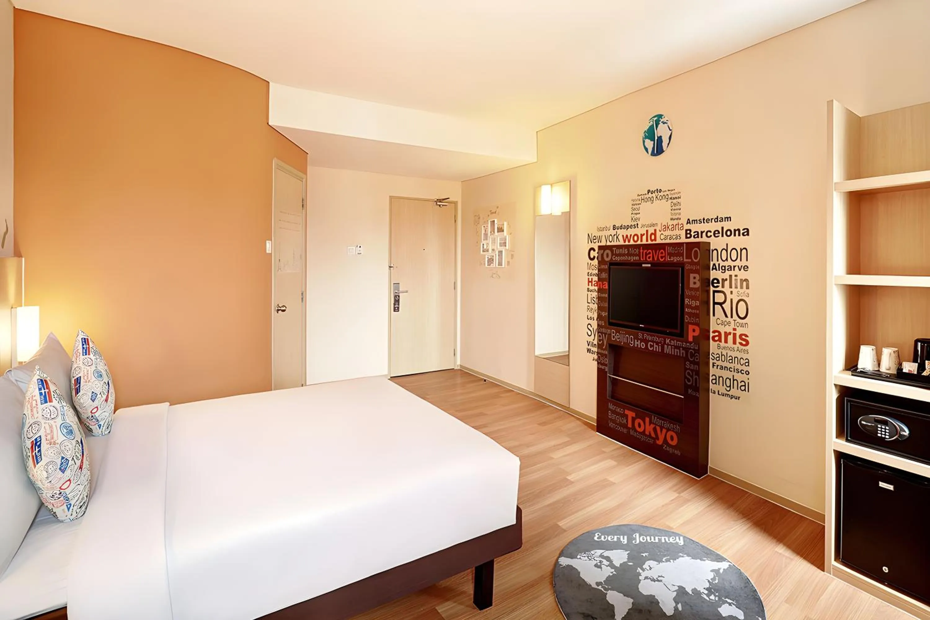 Bed in Ibis Jakarta Harmoni