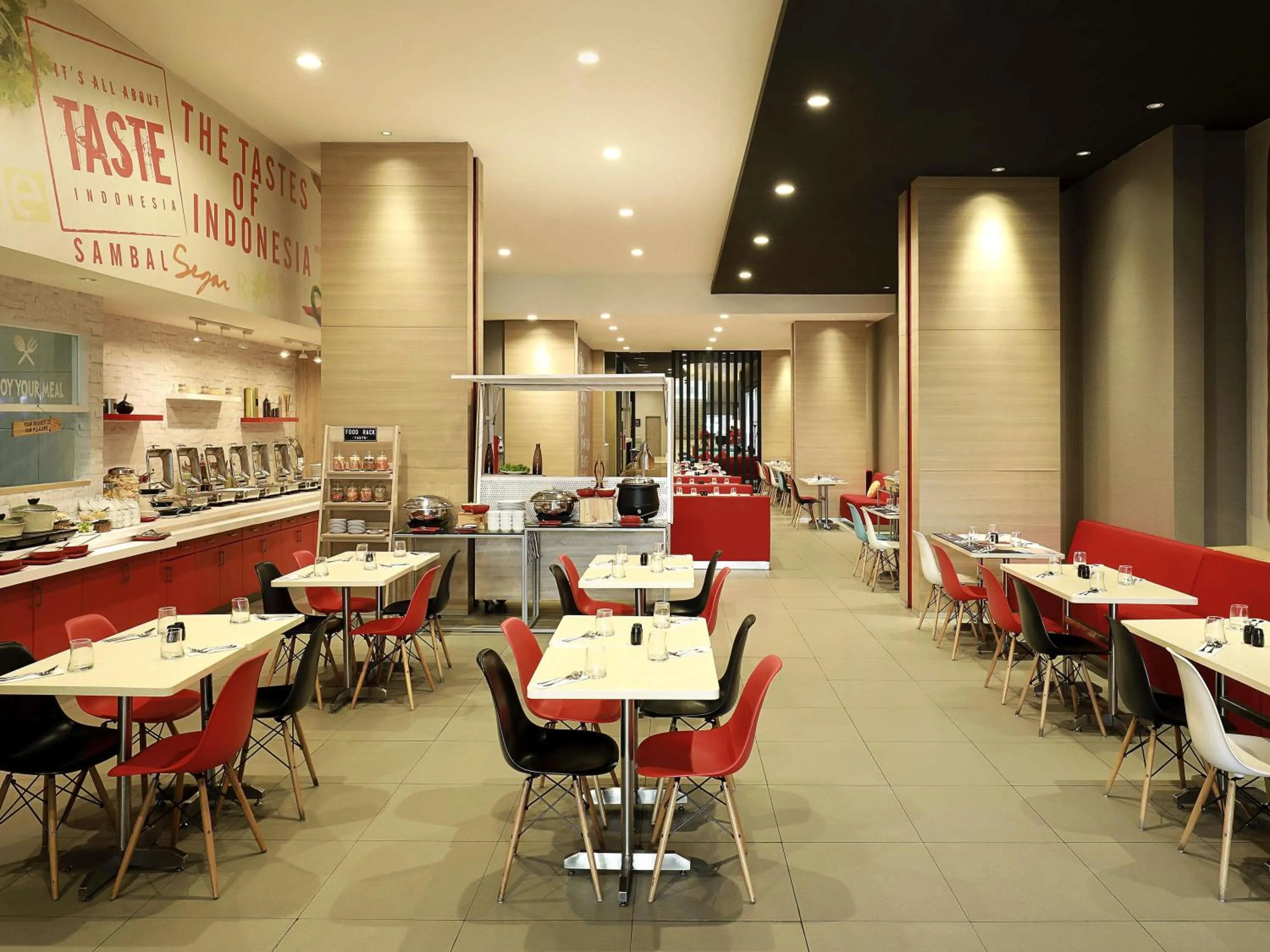Restaurant/places to eat in Ibis Jakarta Harmoni