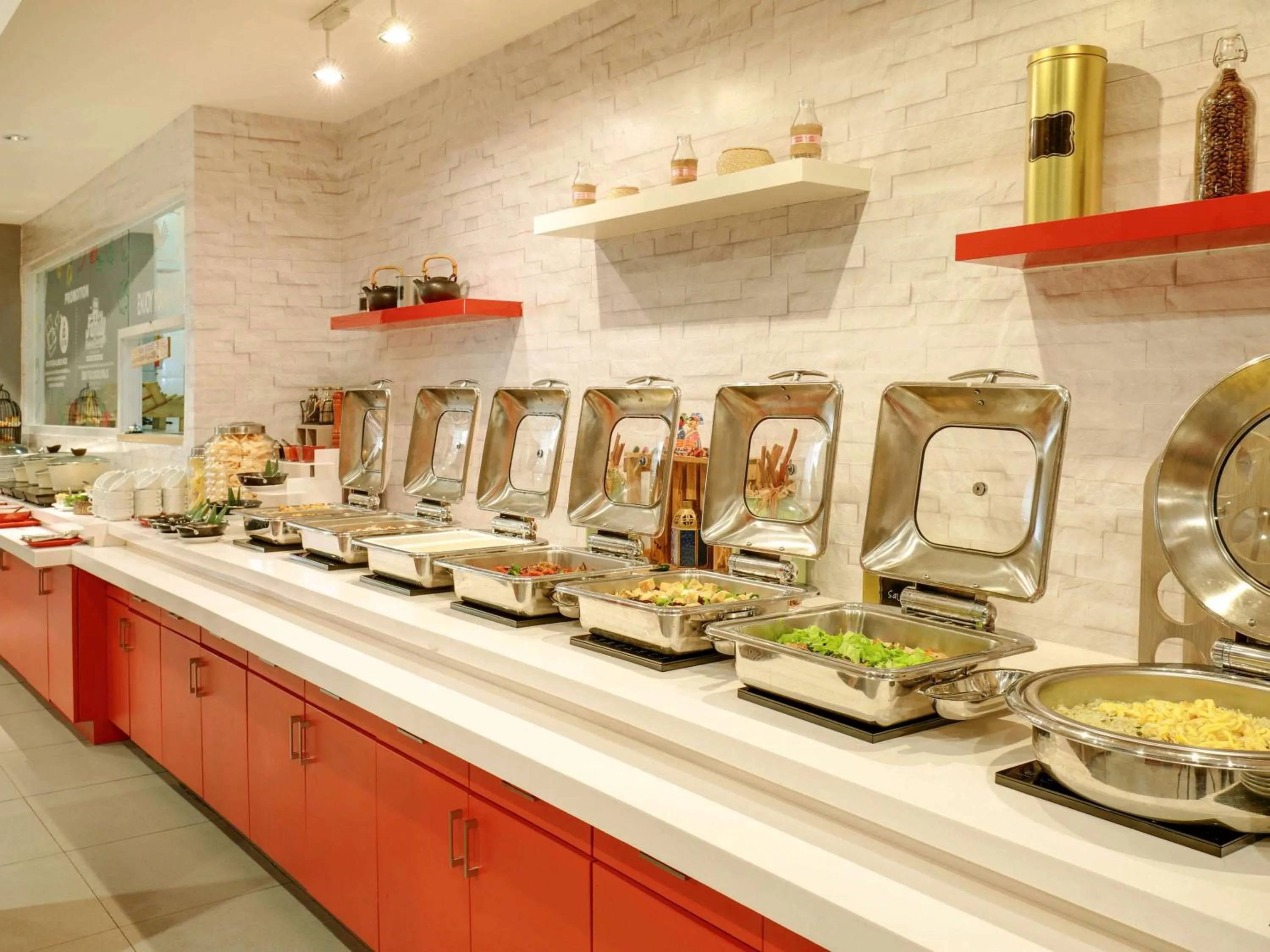 Restaurant/places to eat in Ibis Jakarta Harmoni