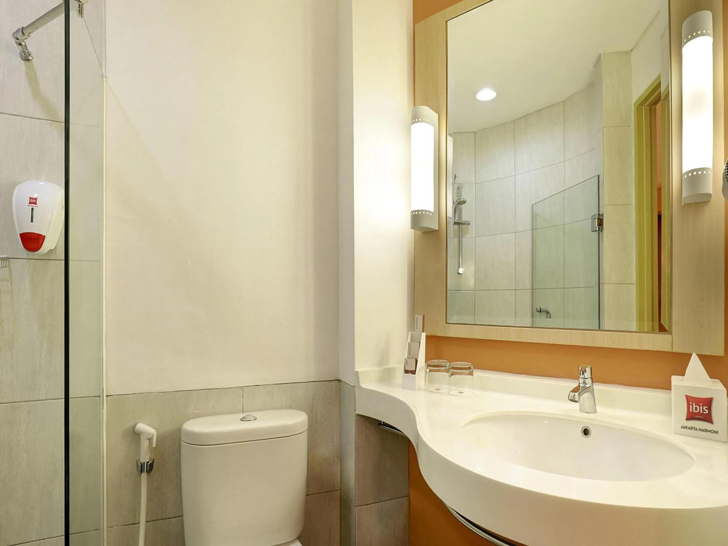 Bedroom in Ibis Jakarta Harmoni