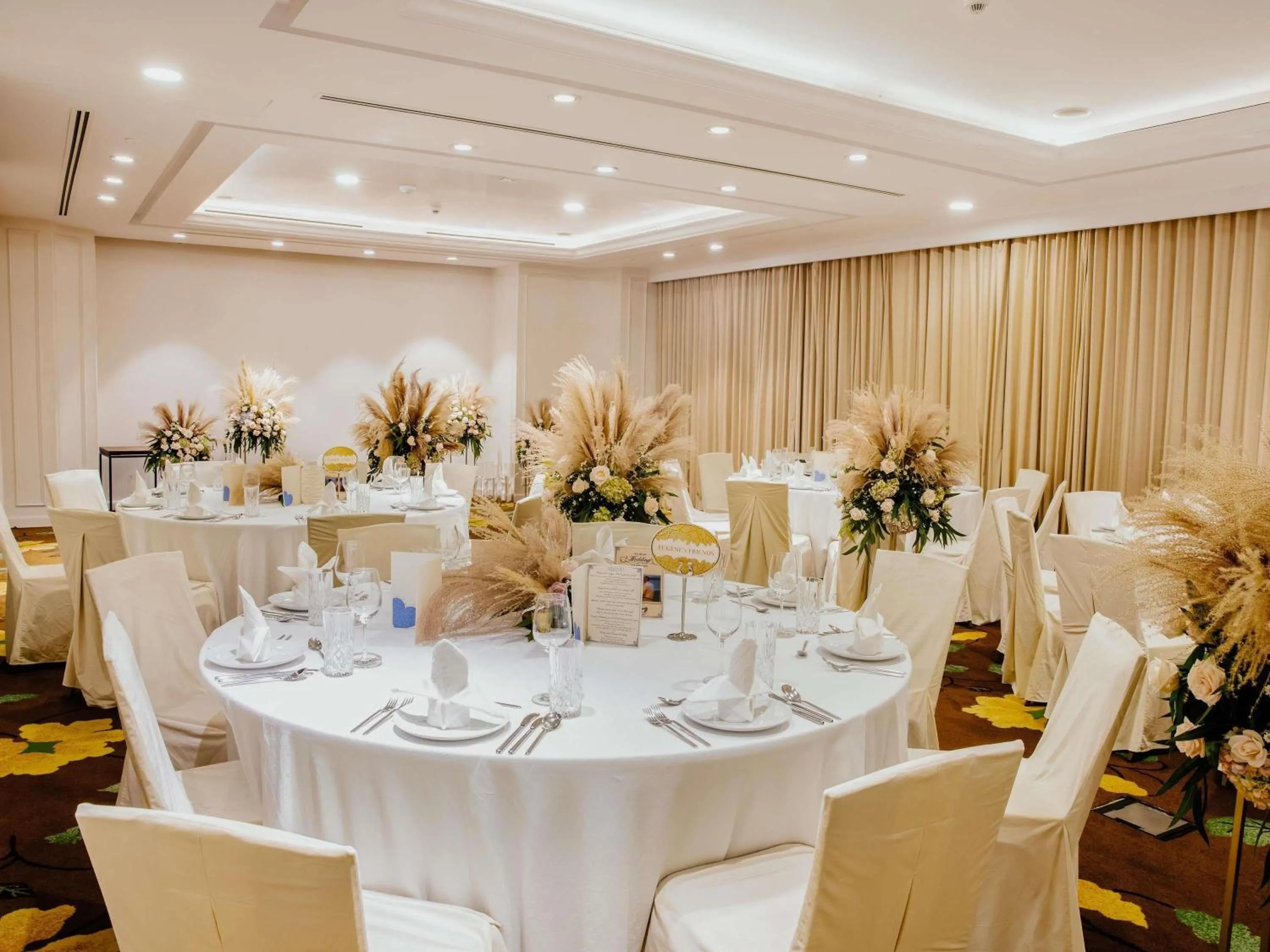 wedding in Hotel Des Arts Saigon Mgallery Collection
