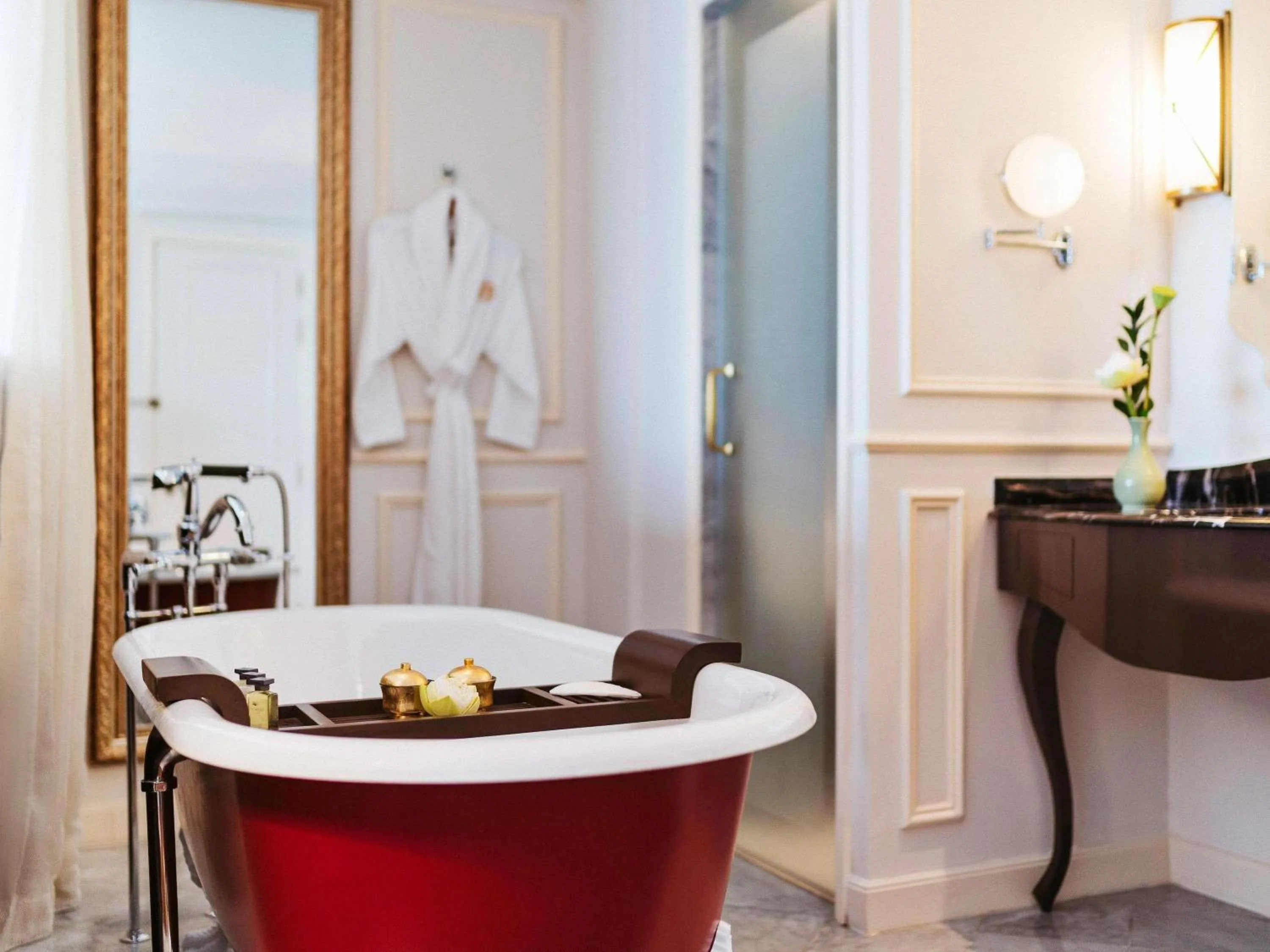 Bedroom in Hotel Des Arts Saigon Mgallery Collection