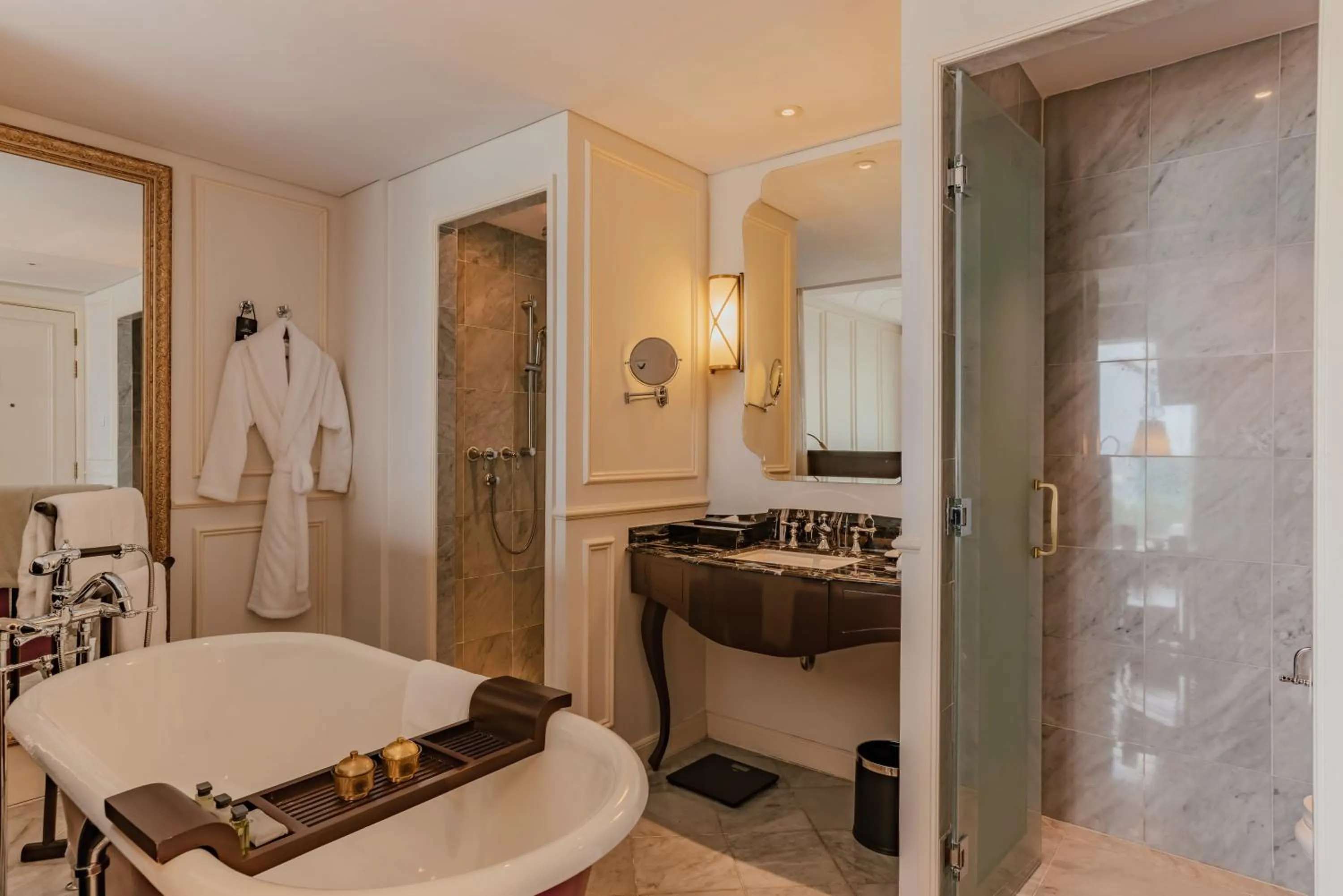 Shower in Hotel Des Arts Saigon Mgallery Collection