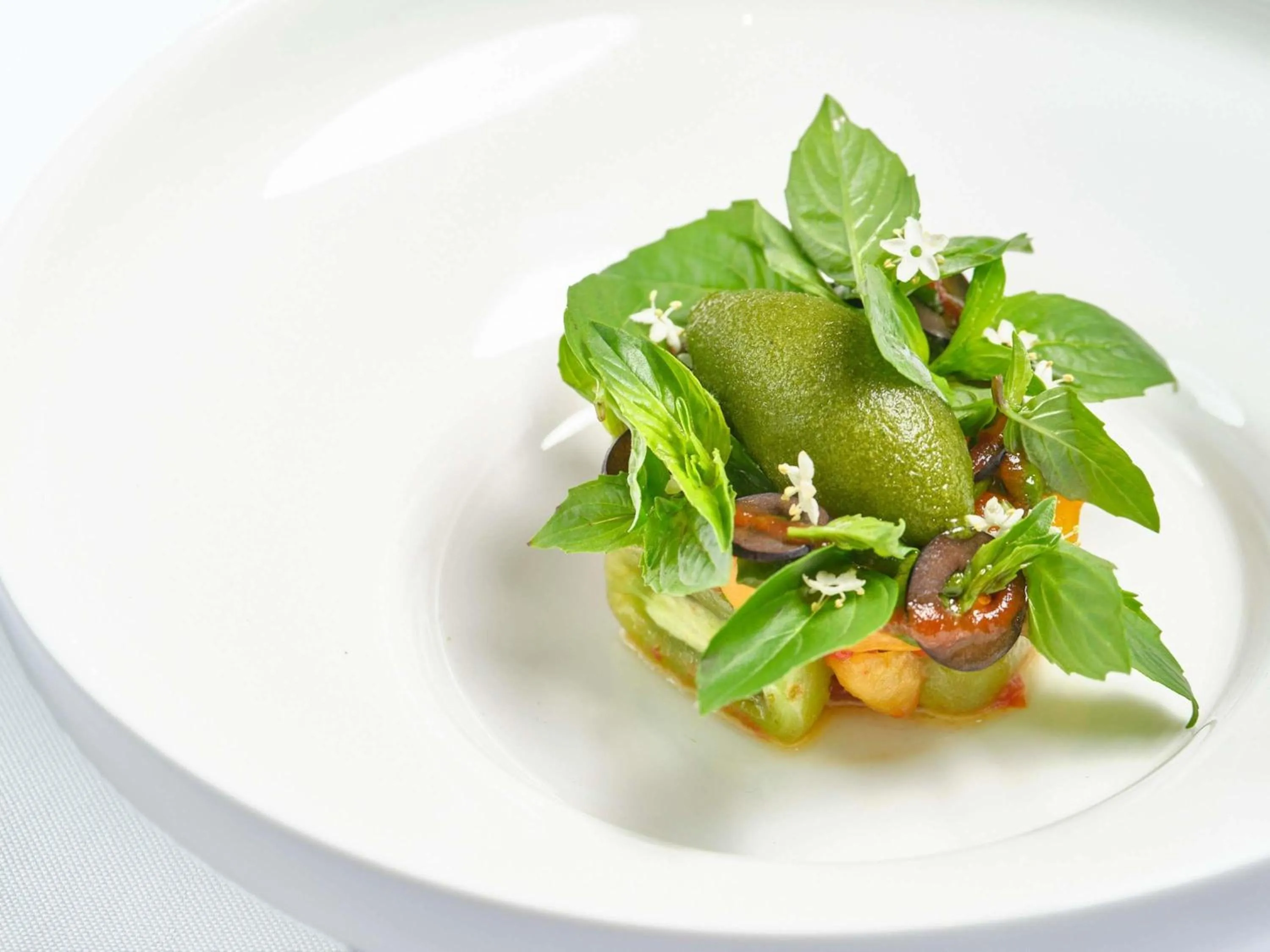 Restaurant/places to eat in Hotel Des Arts Saigon Mgallery Collection