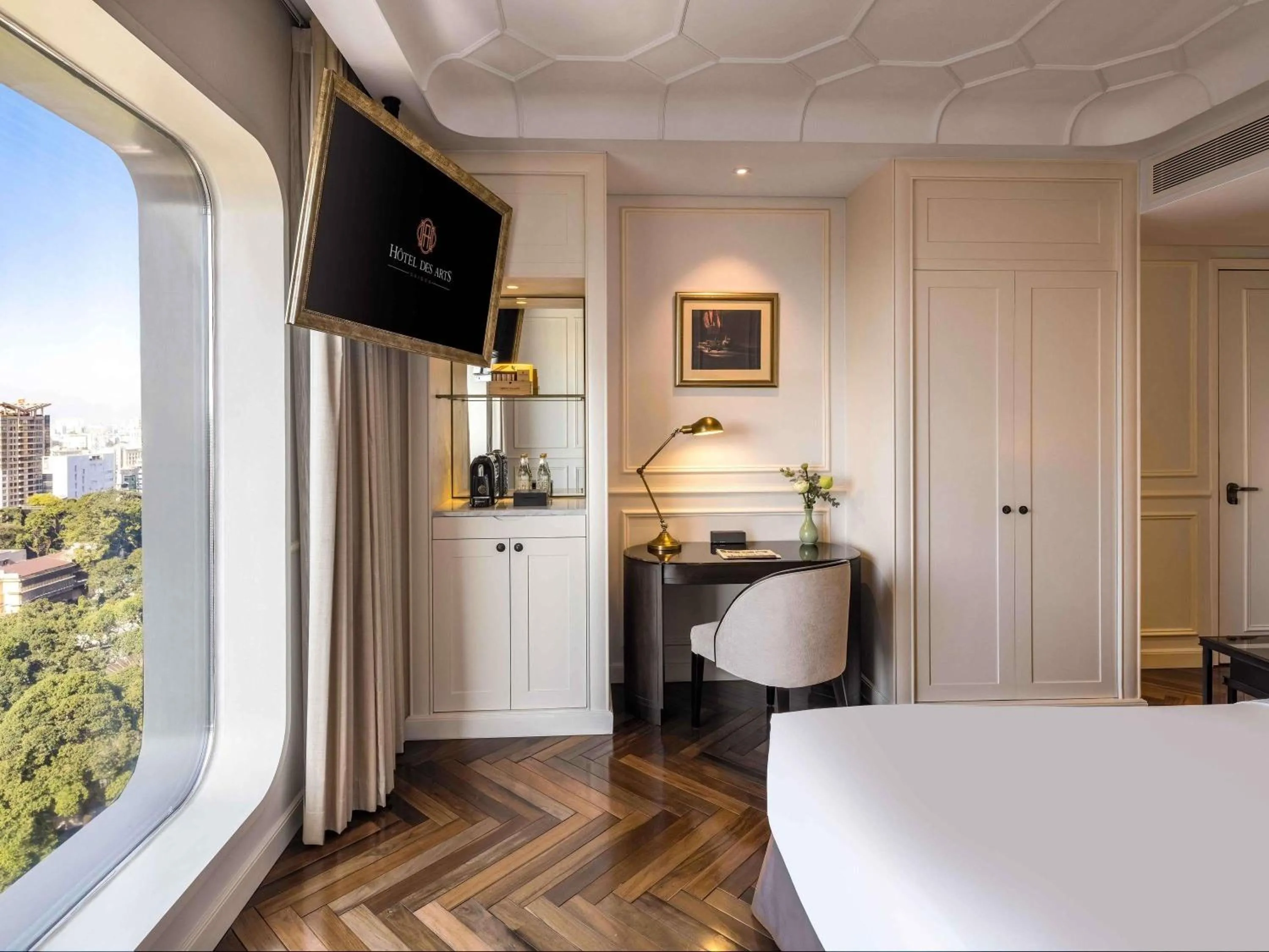 Bedroom in Hotel Des Arts Saigon Mgallery Collection