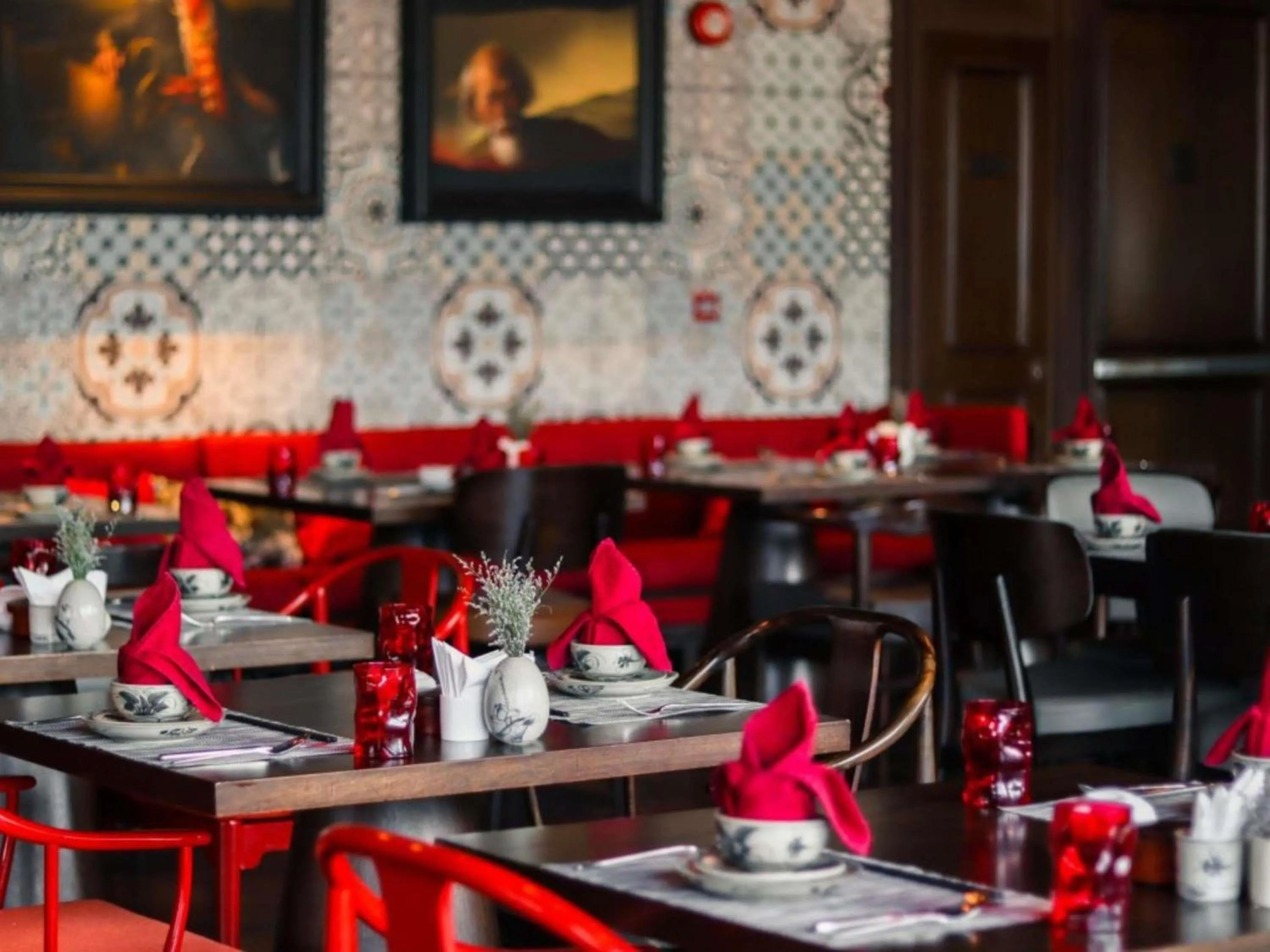 Restaurant/places to eat in Hotel Des Arts Saigon Mgallery Collection