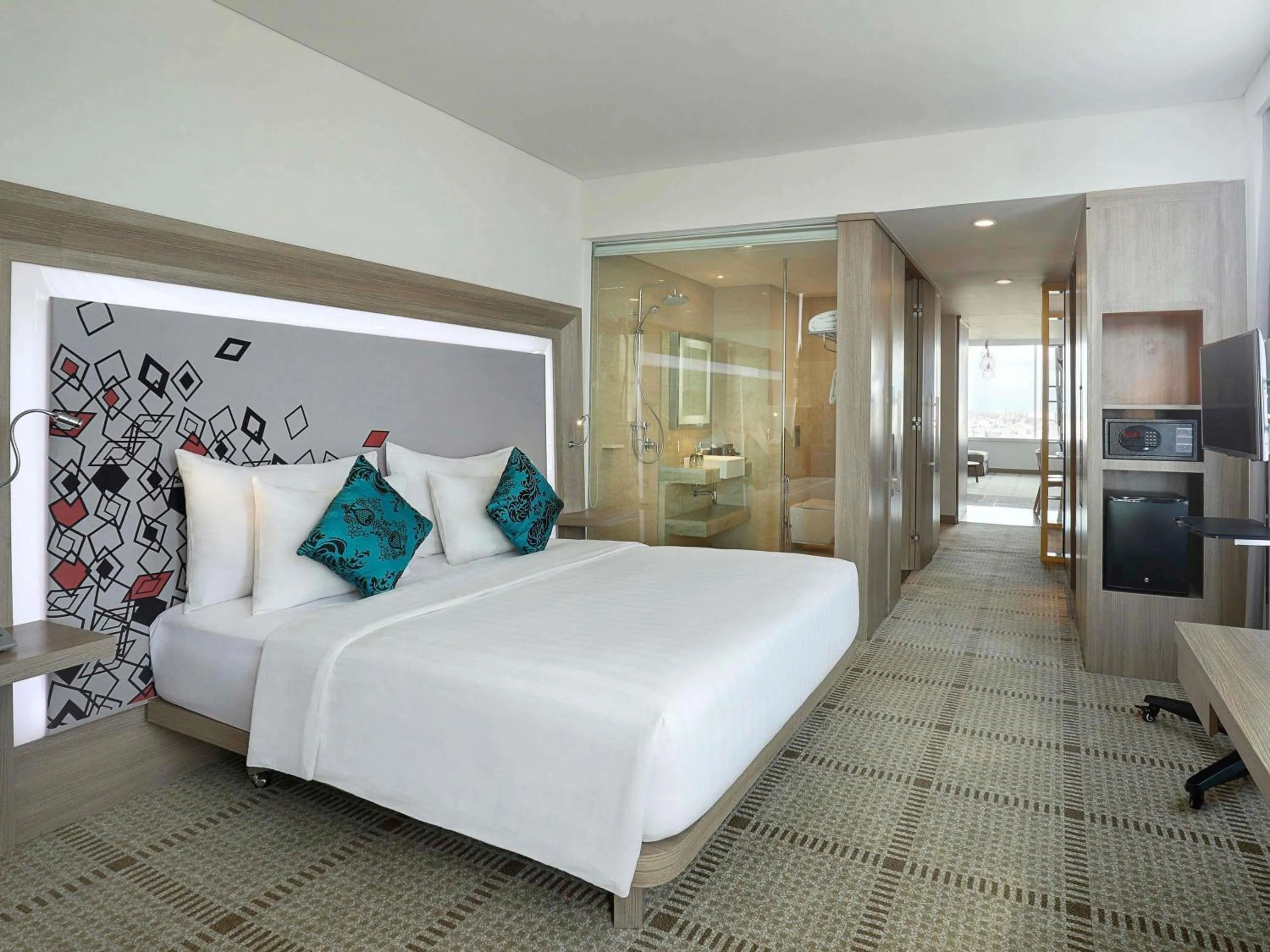 Bedroom, Bed in Novotel Makassar Grand Shayla