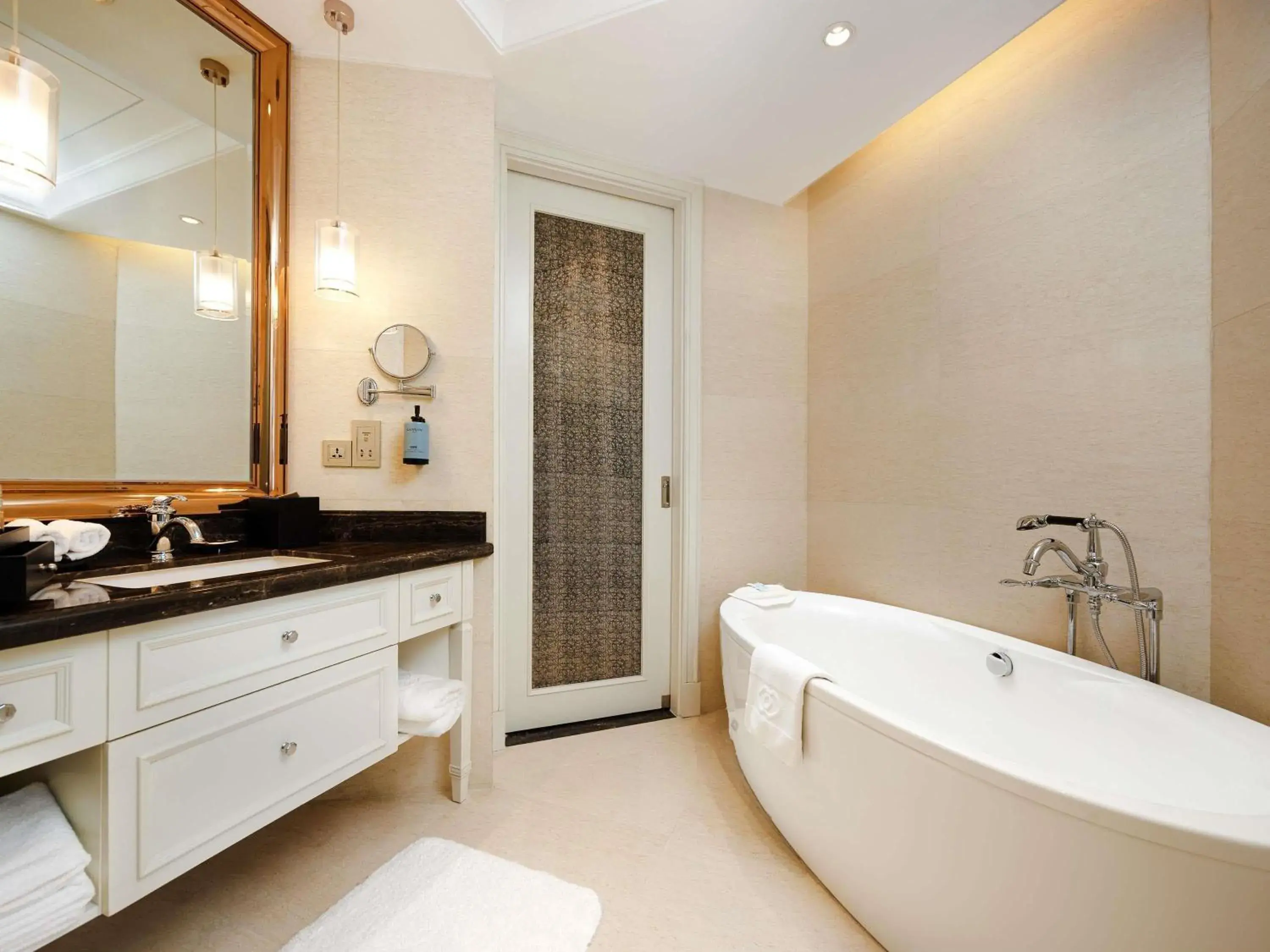 Bedroom in Sofitel Xining Bedroom in Sofitel Xining