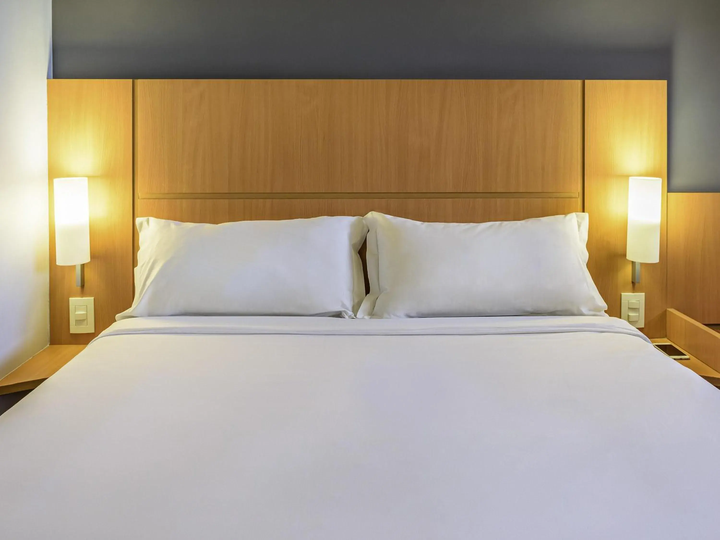 Bedroom, Bed in ibis Belem Aeroporto Bedroom, Bed in ibis Belem Aeroporto