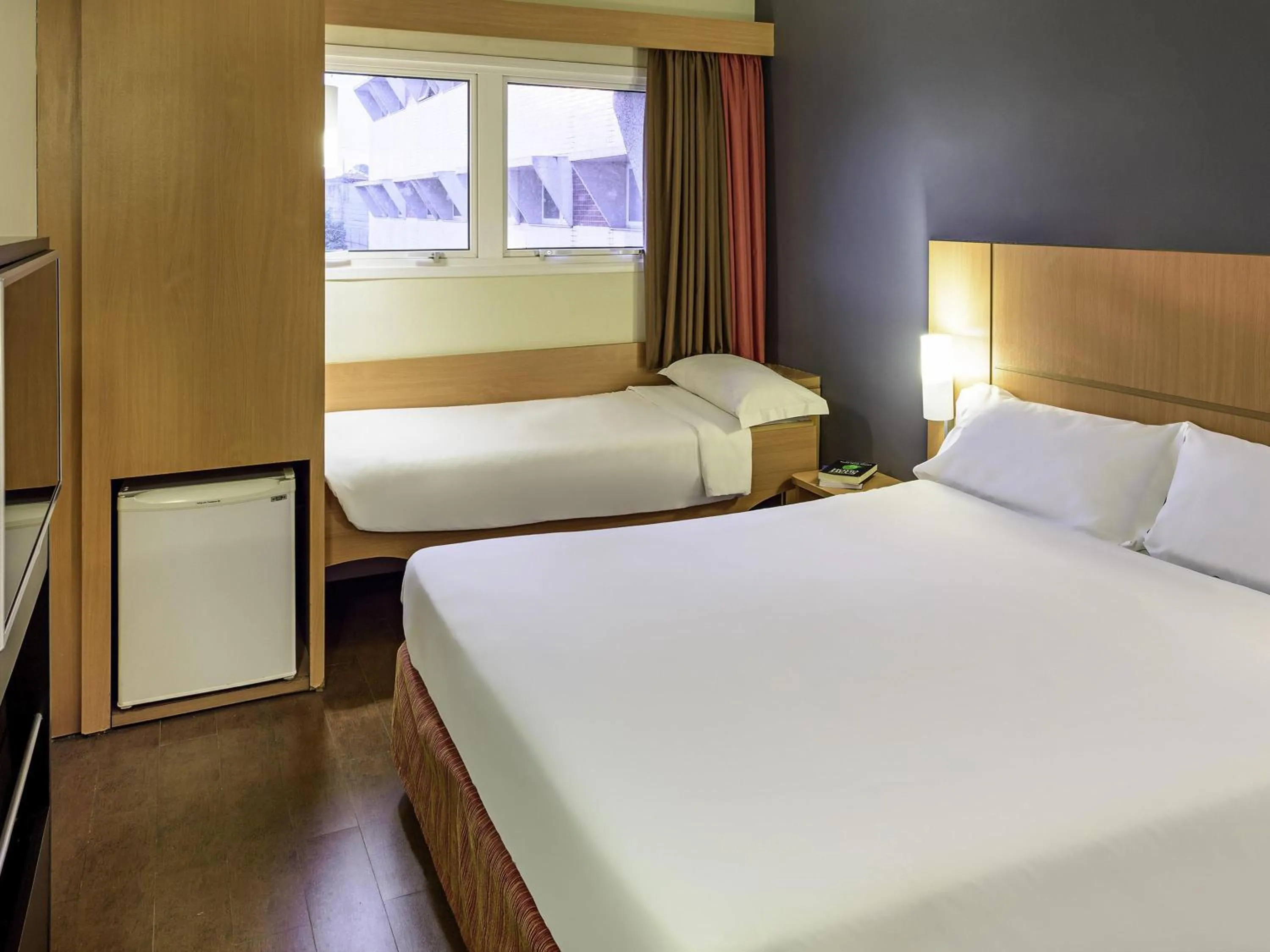 Bedroom, Bed in ibis Belem Aeroporto