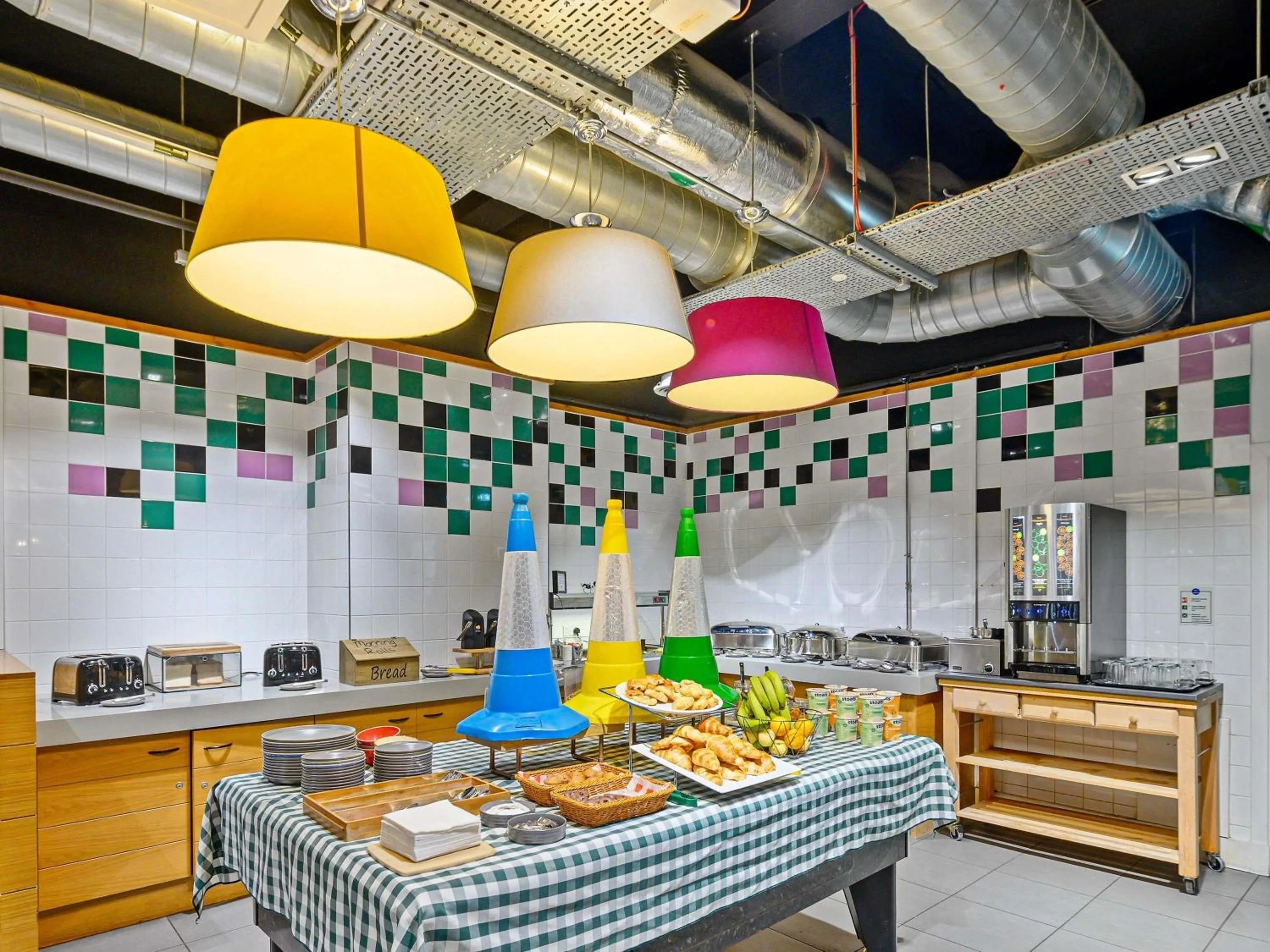 Restaurant/places to eat in ibis Styles Glasgow Centre George Square