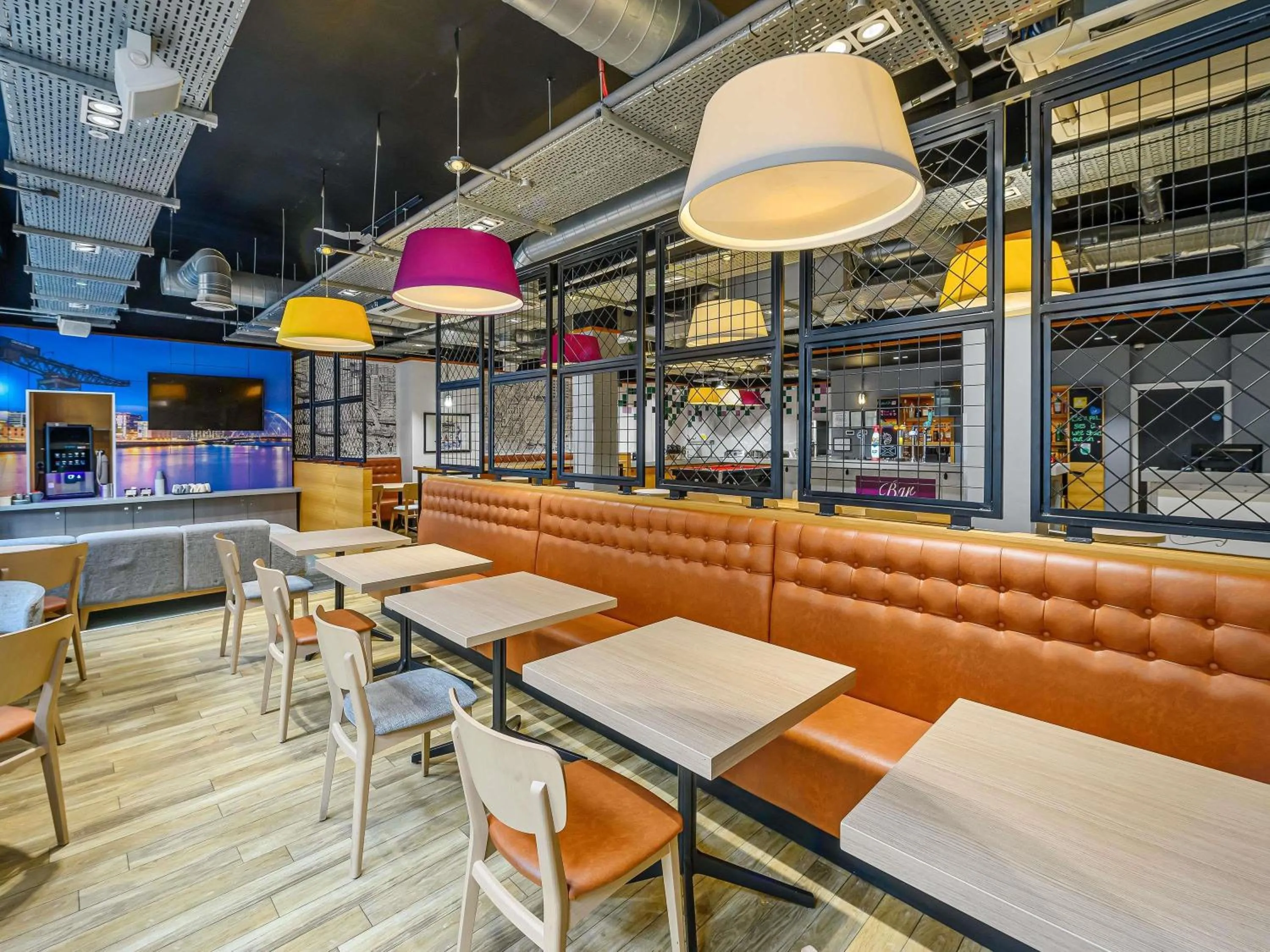 Restaurant/places to eat in ibis Styles Glasgow Centre George Square